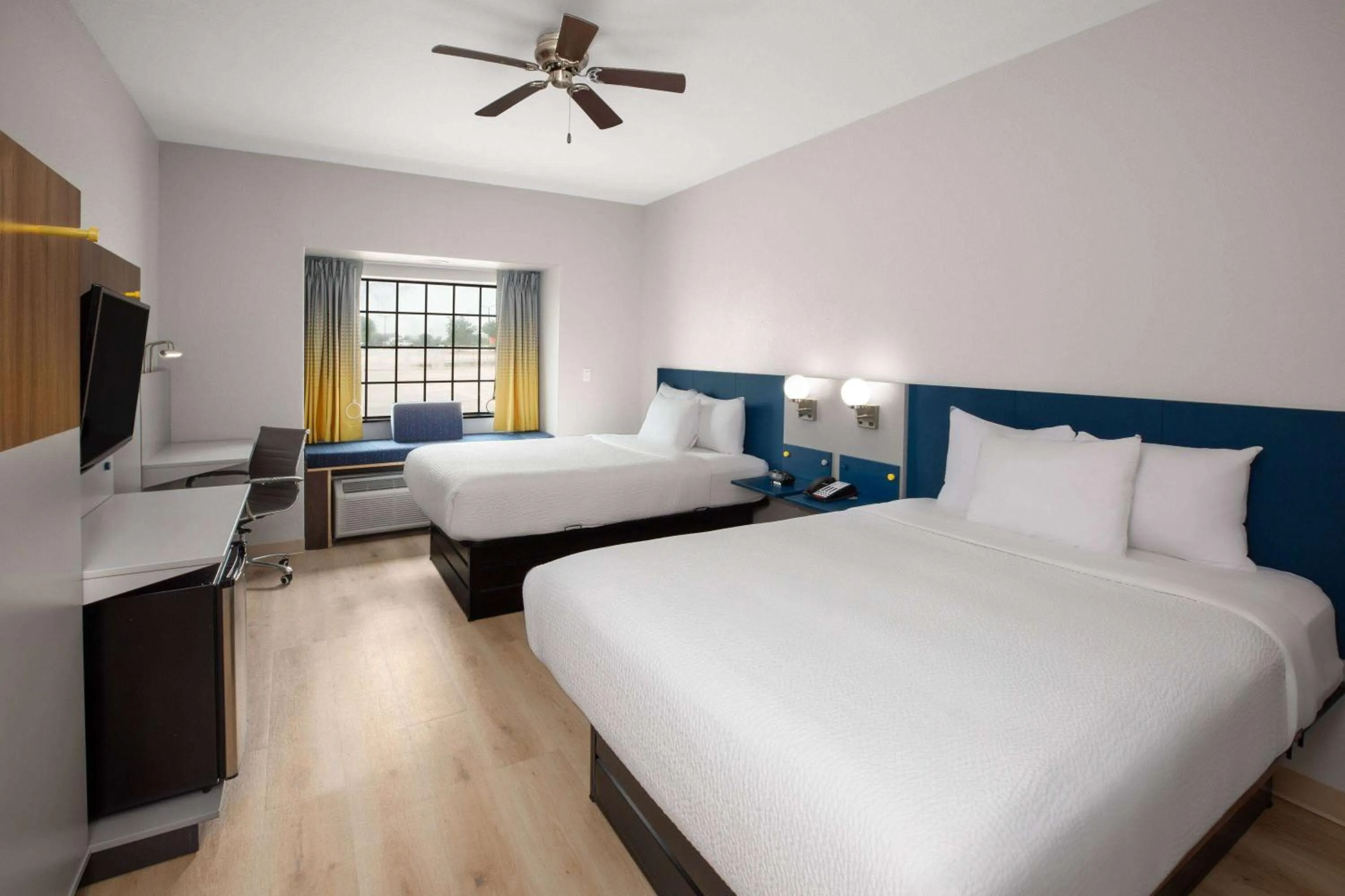 Photo of the whole room, Bed in Microtel Inn & Suites by Wyndham Buda Austin South