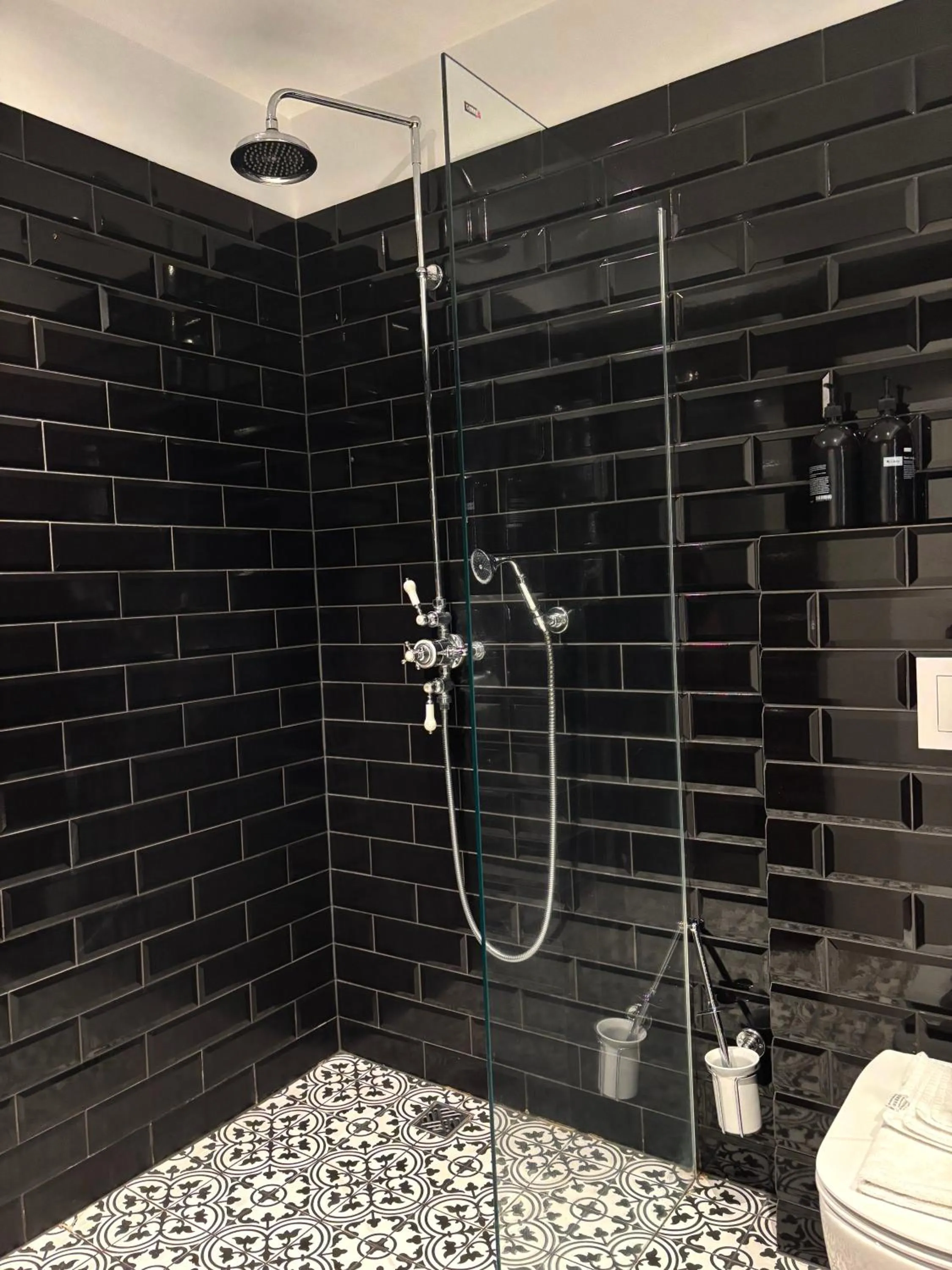 Shower in R13 - A Townhouse Hotel