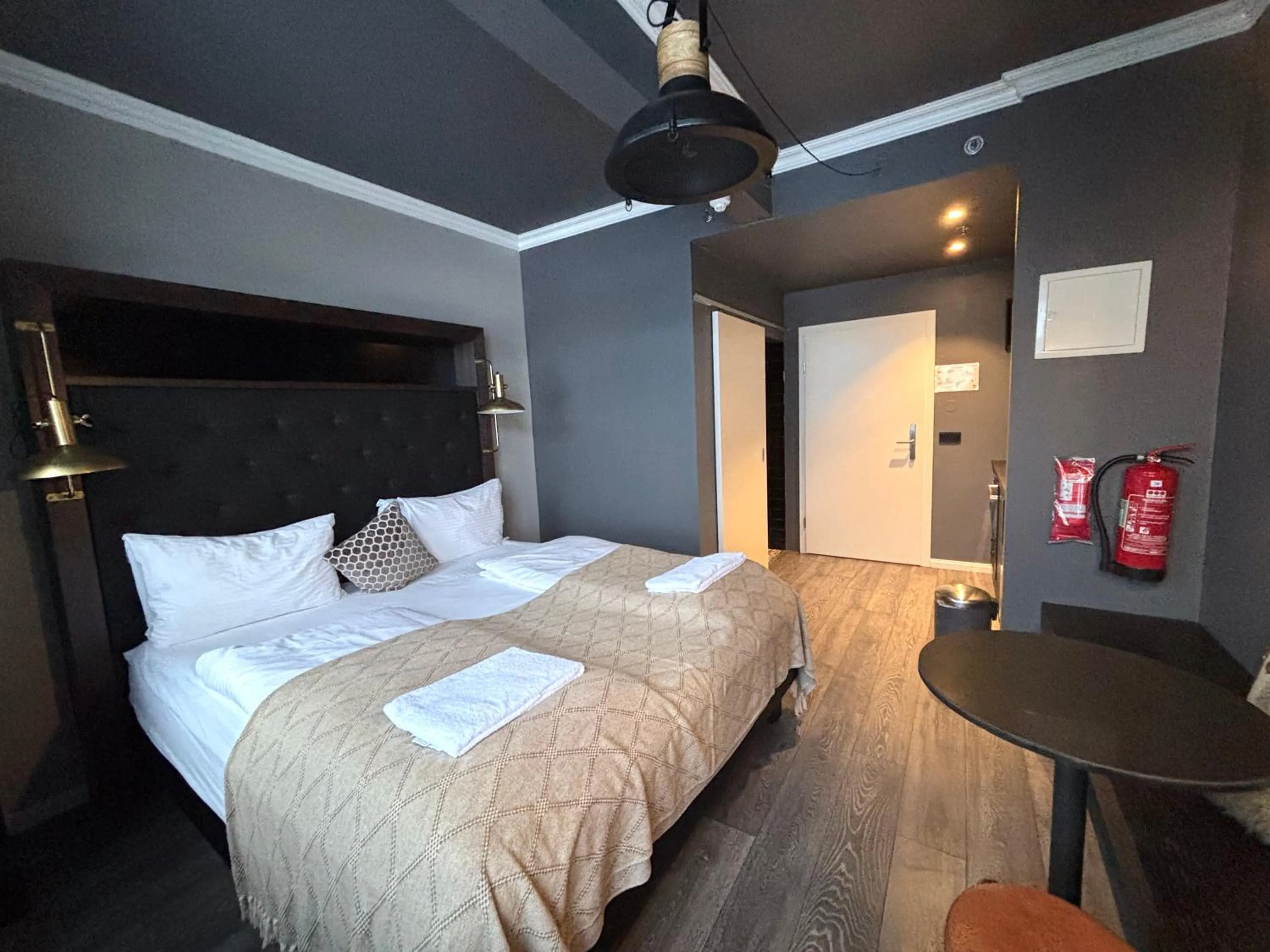 Photo of the whole room, Bed in R13 - A Townhouse Hotel