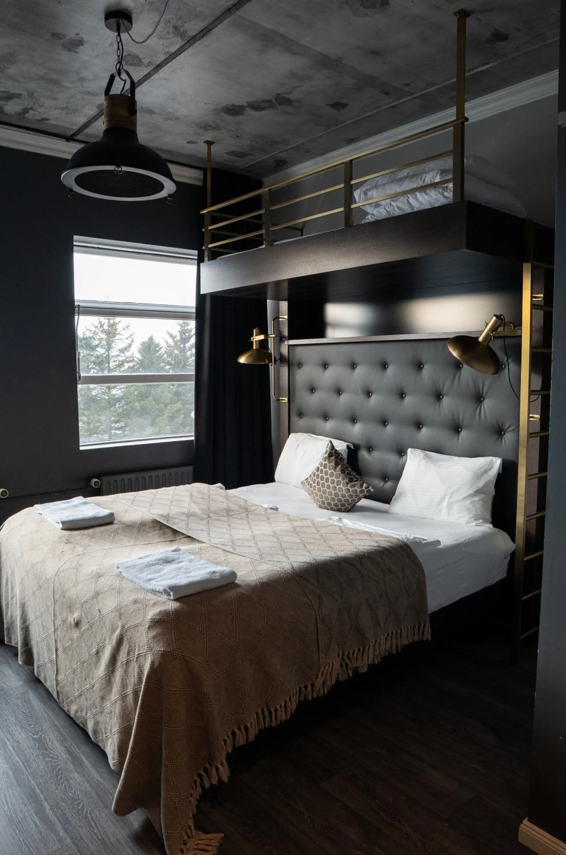 Bed in R13 - A Townhouse Hotel