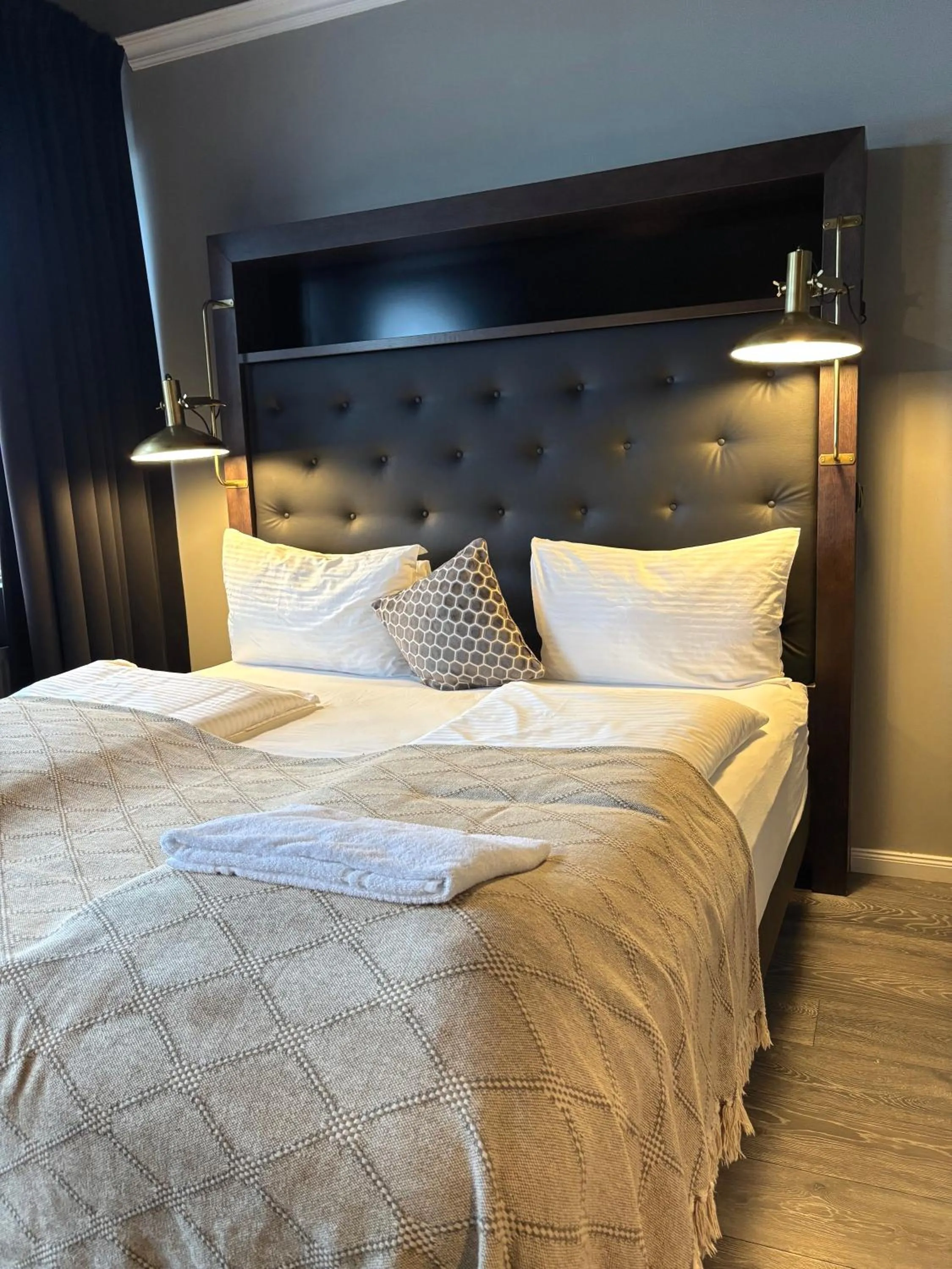 Photo of the whole room, Bed in R13 - A Townhouse Hotel