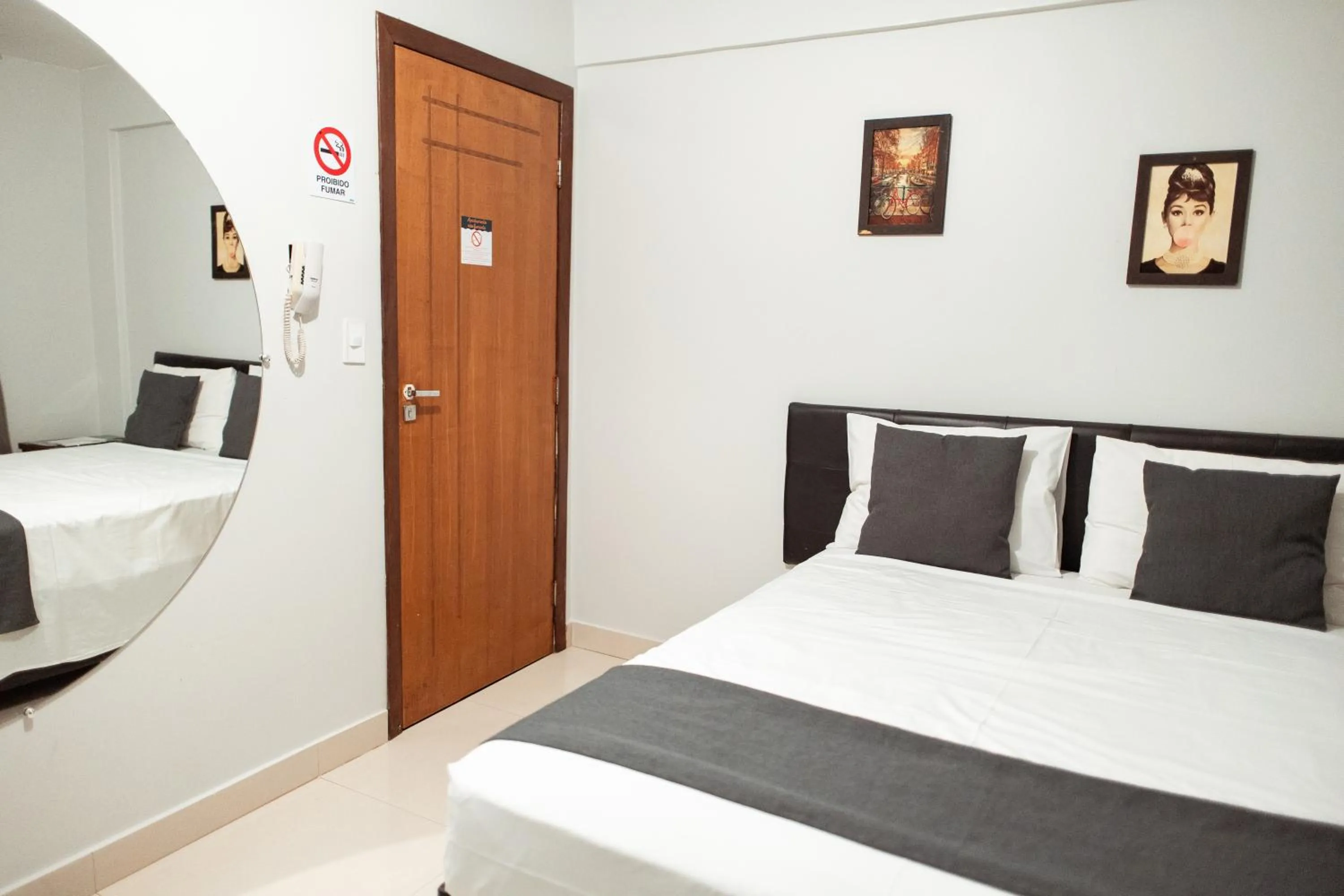 Bedroom, Bed in Hotel Paris