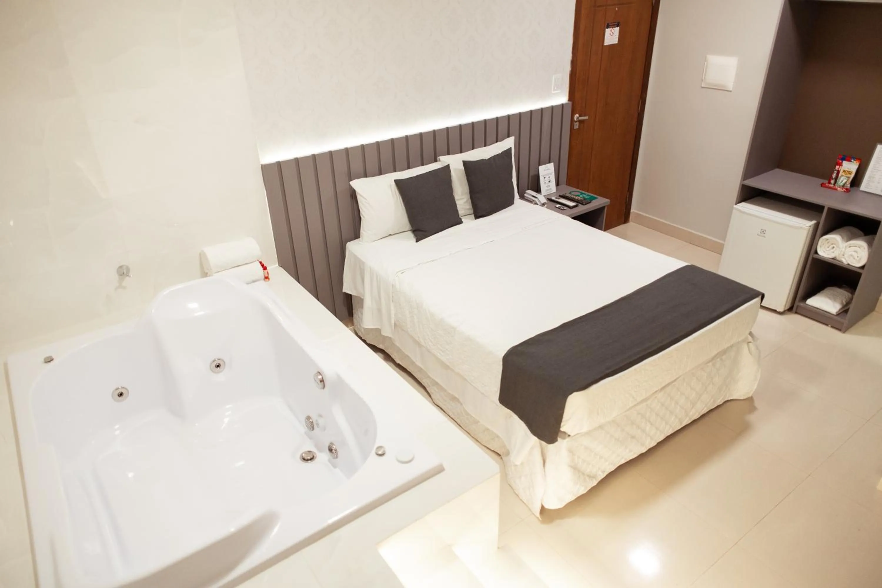 Bedroom, Bed in Hotel Paris