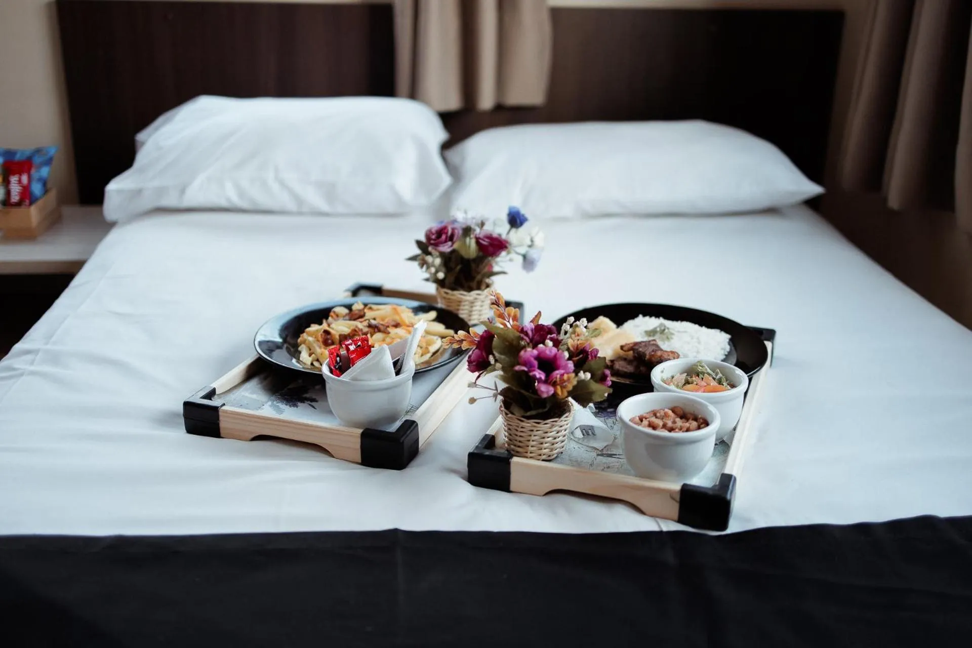 Dinner, Bed in Hotel Paris