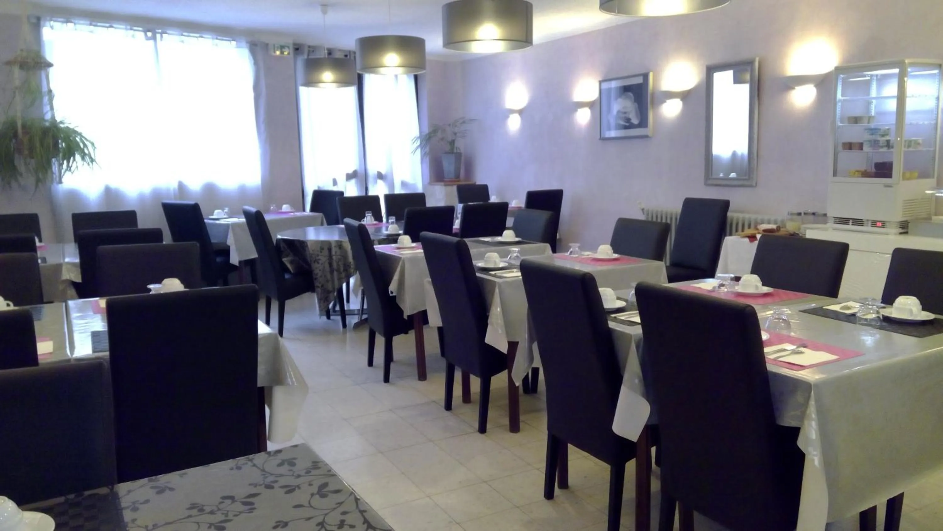 Restaurant/places to eat in Hotel De La Bastide