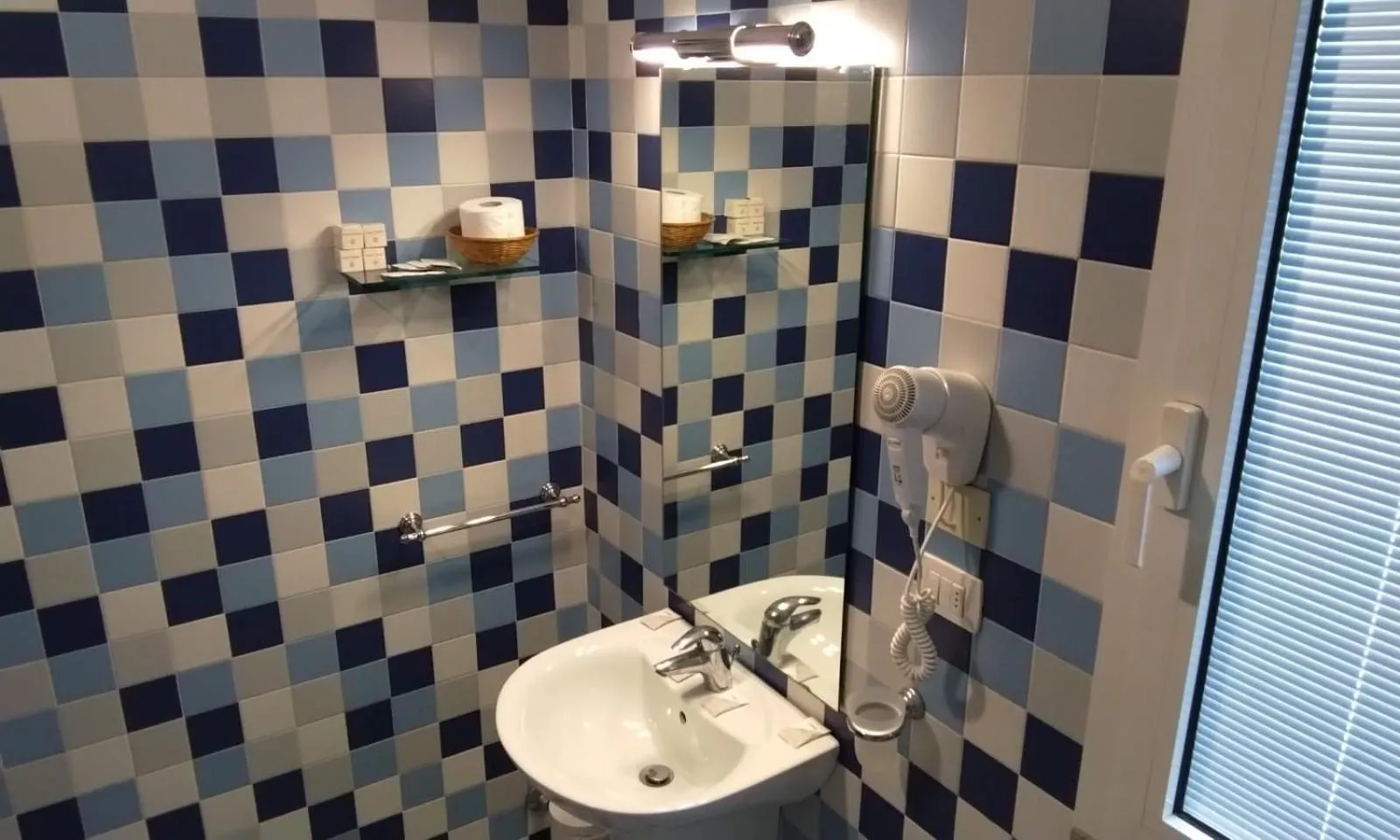 Bathroom in Hotel I' Fiorino