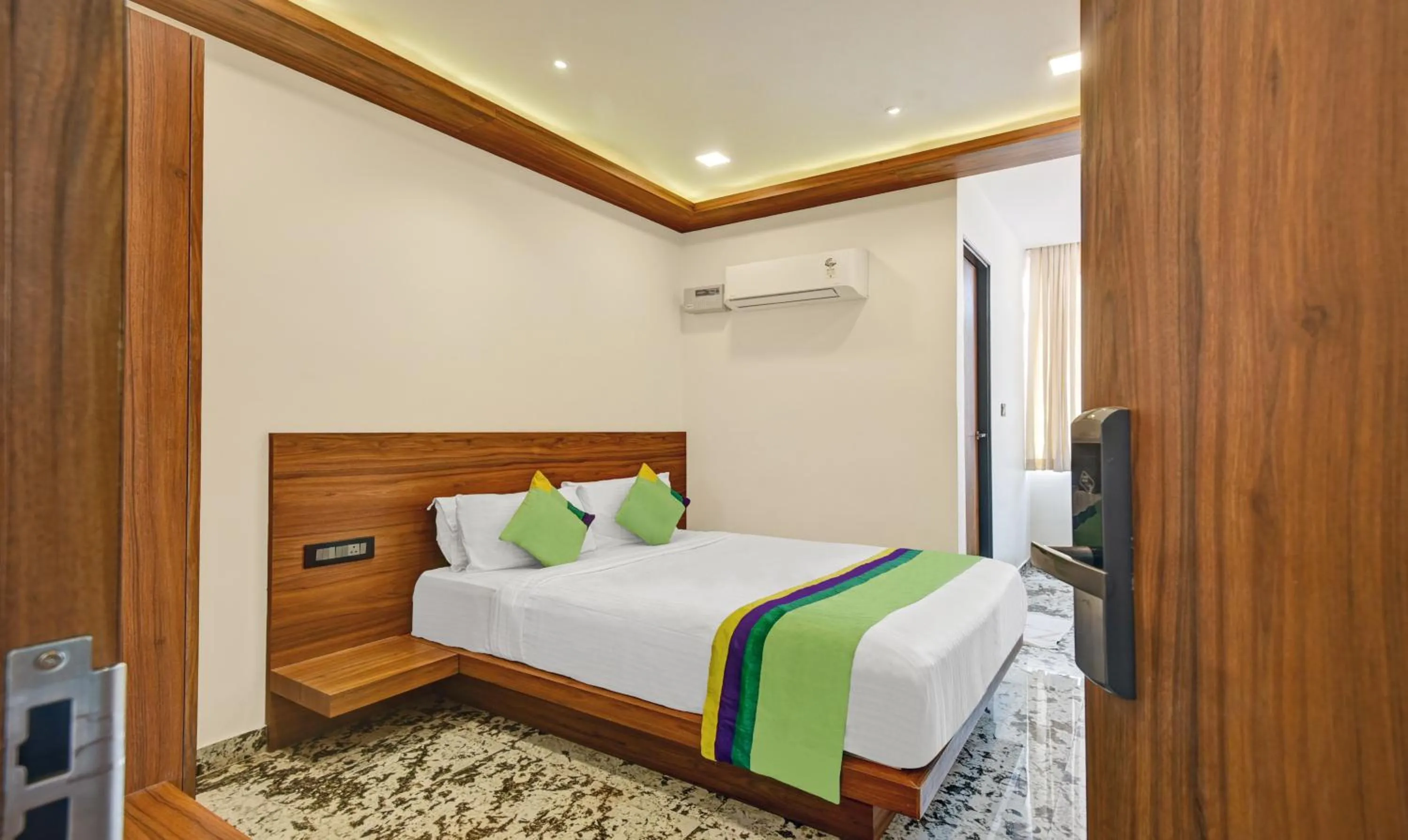 Bedroom, Bed in Itsy Hotels Shrey'S Inn Mallandur Road