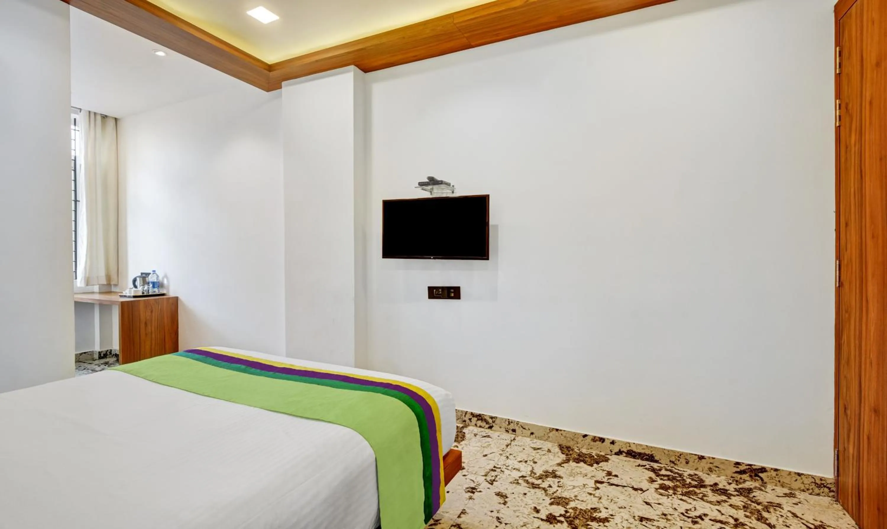 Bedroom, Bed in Itsy Hotels Shrey'S Inn Mallandur Road
