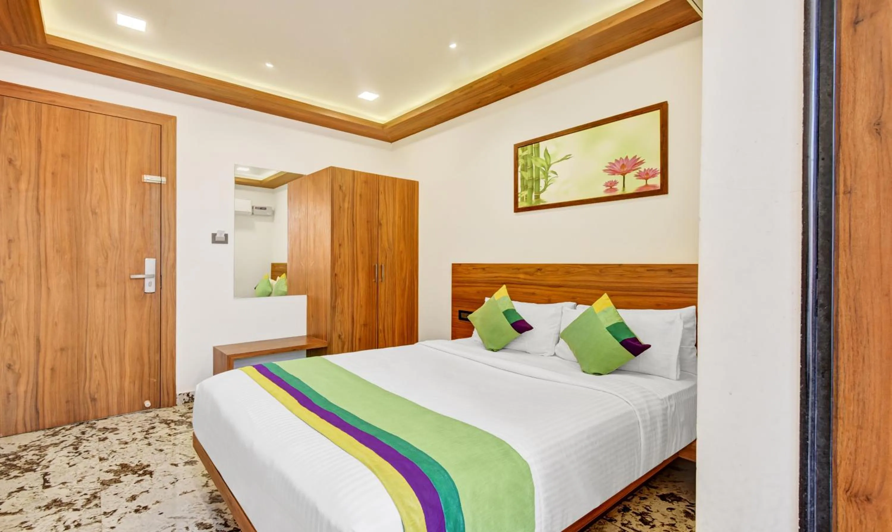 Bedroom, Bed in Itsy Hotels Shrey'S Inn Mallandur Road