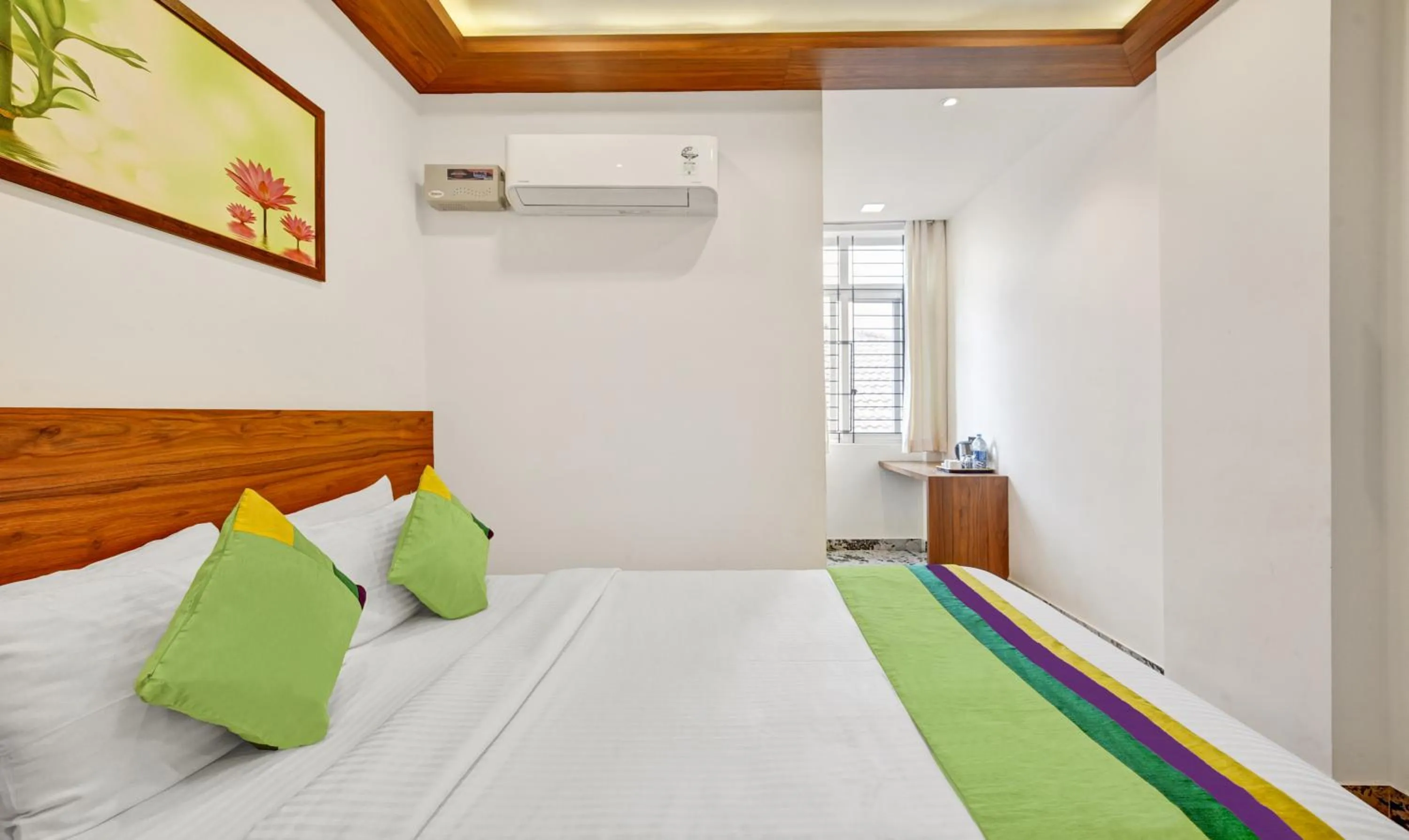 Bedroom, Bed in Itsy Hotels Shrey'S Inn Mallandur Road