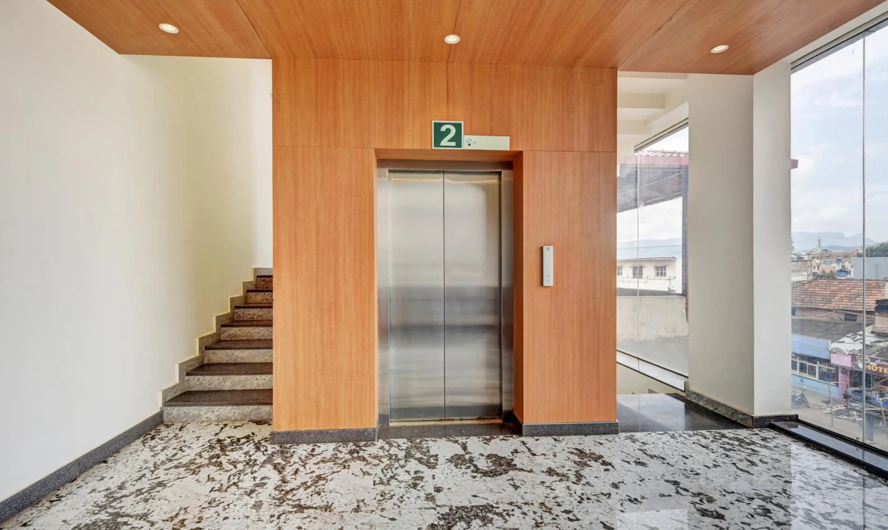 elevator in Itsy Hotels Shrey'S Inn Mallandur Road