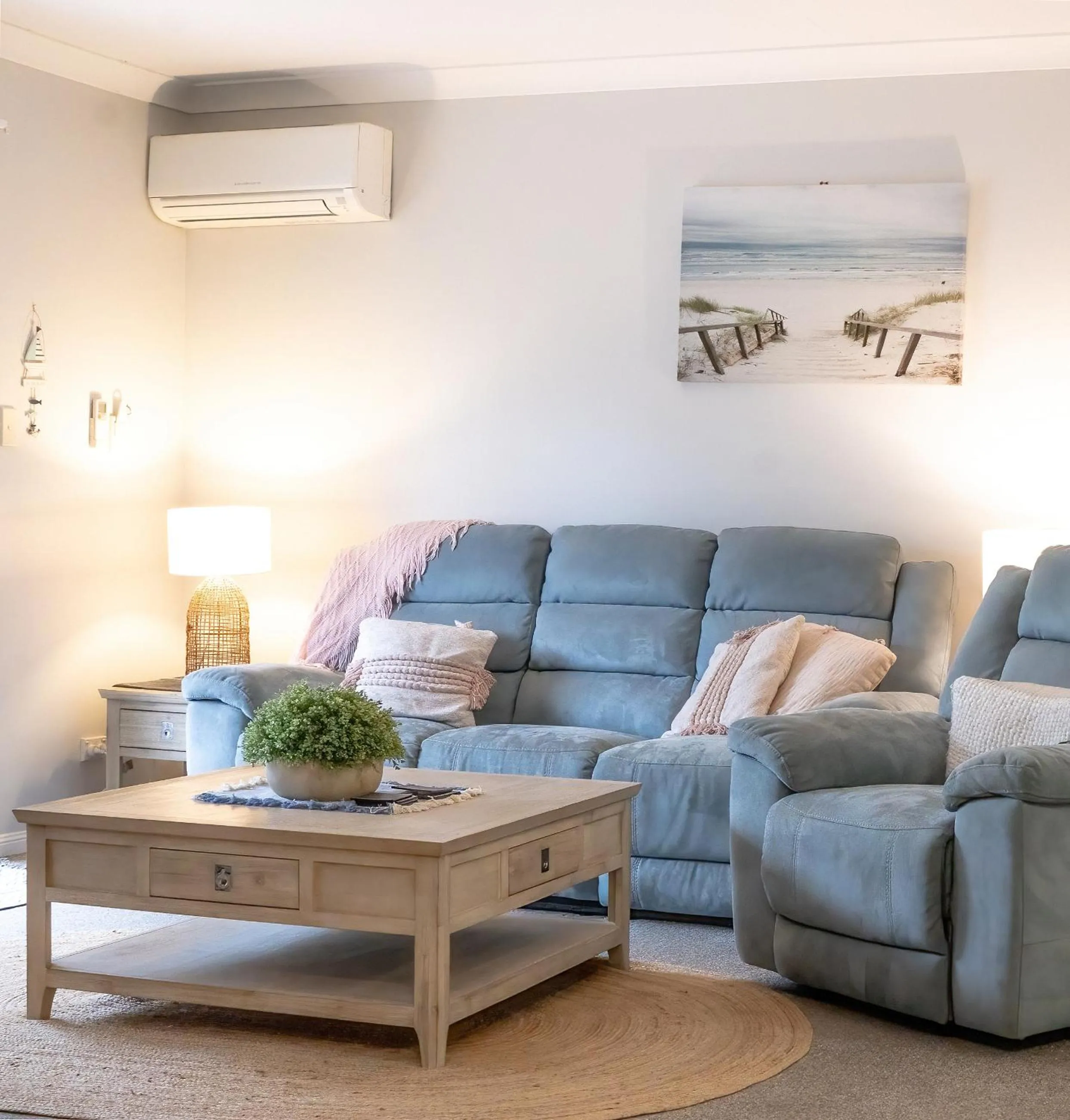 Living room in Sylvan Beach Resort