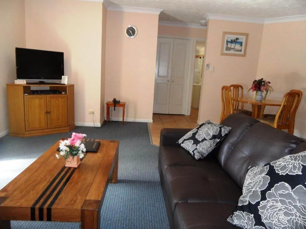 Communal lounge/ TV room in Sylvan Beach Resort