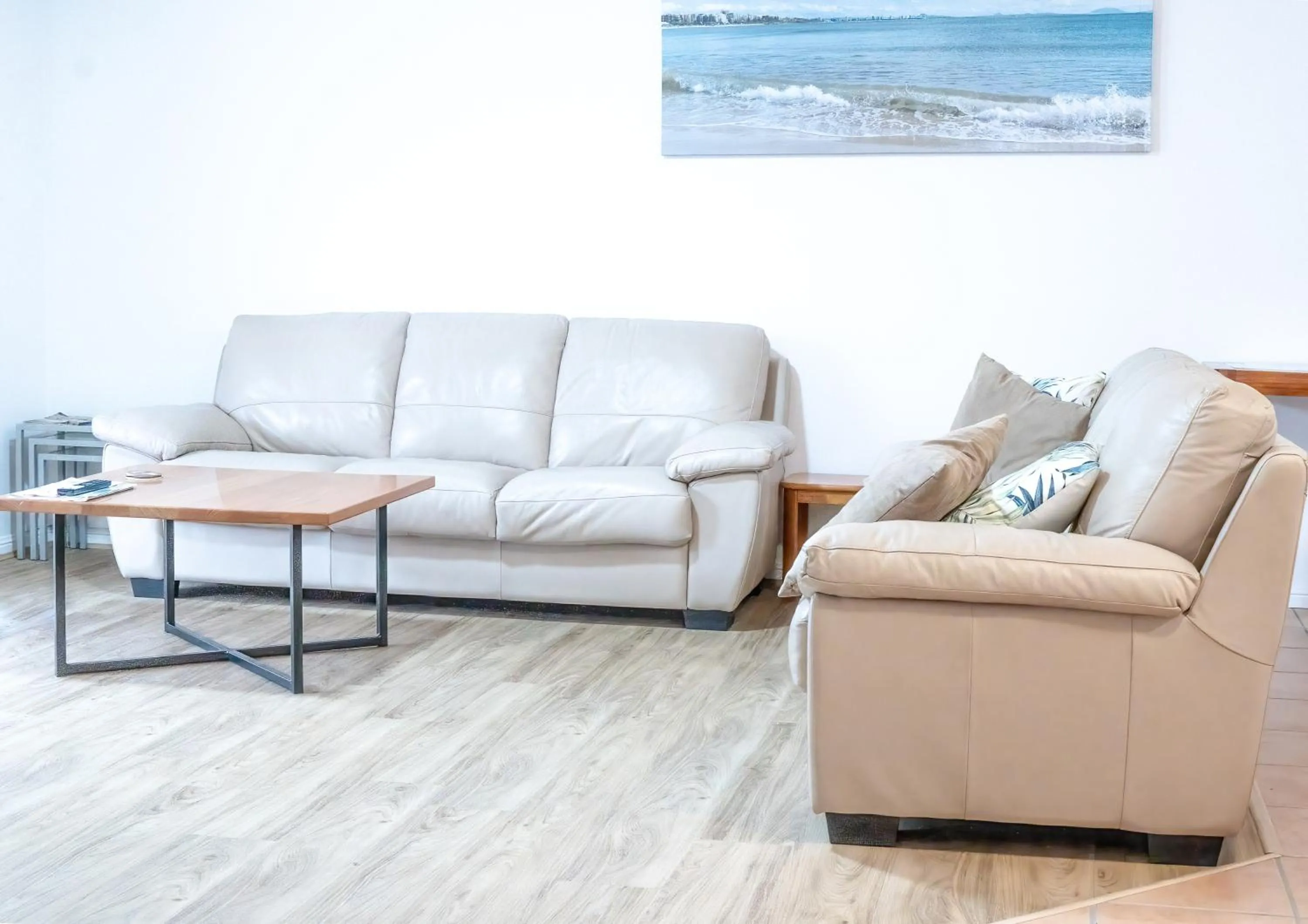 Living room in Sylvan Beach Resort