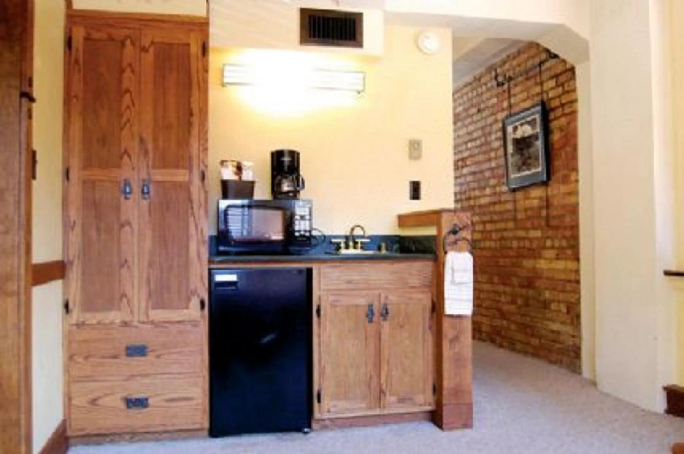 Kitchen or kitchenette in The Branch House & Suites By Gold Dust