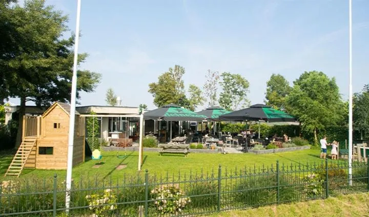Restaurant/places to eat in De Roos chalet 174