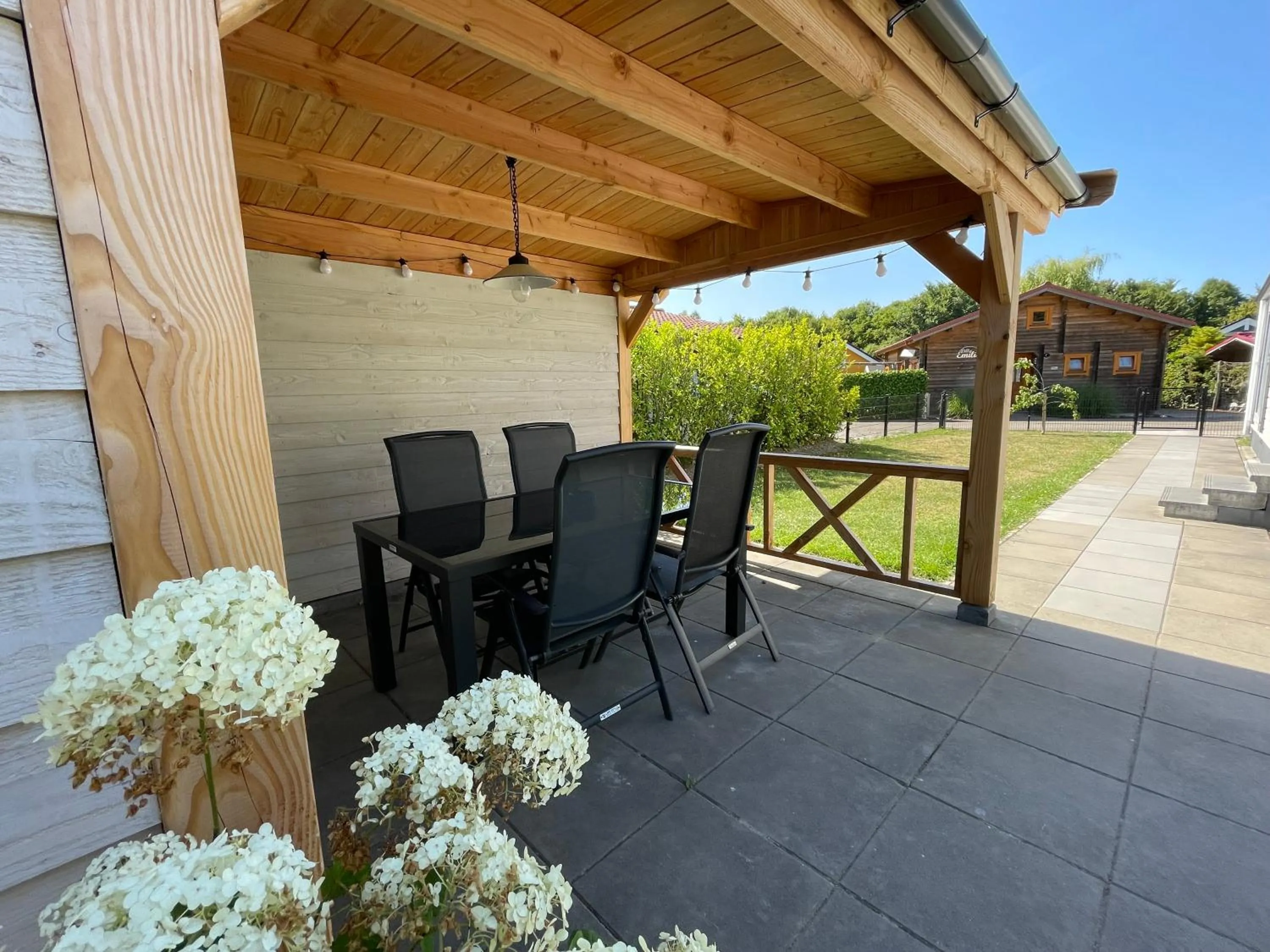 Balcony/Terrace in De Roos chalet 174