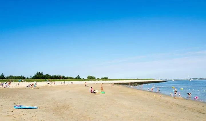 Beach in De Roos chalet 174