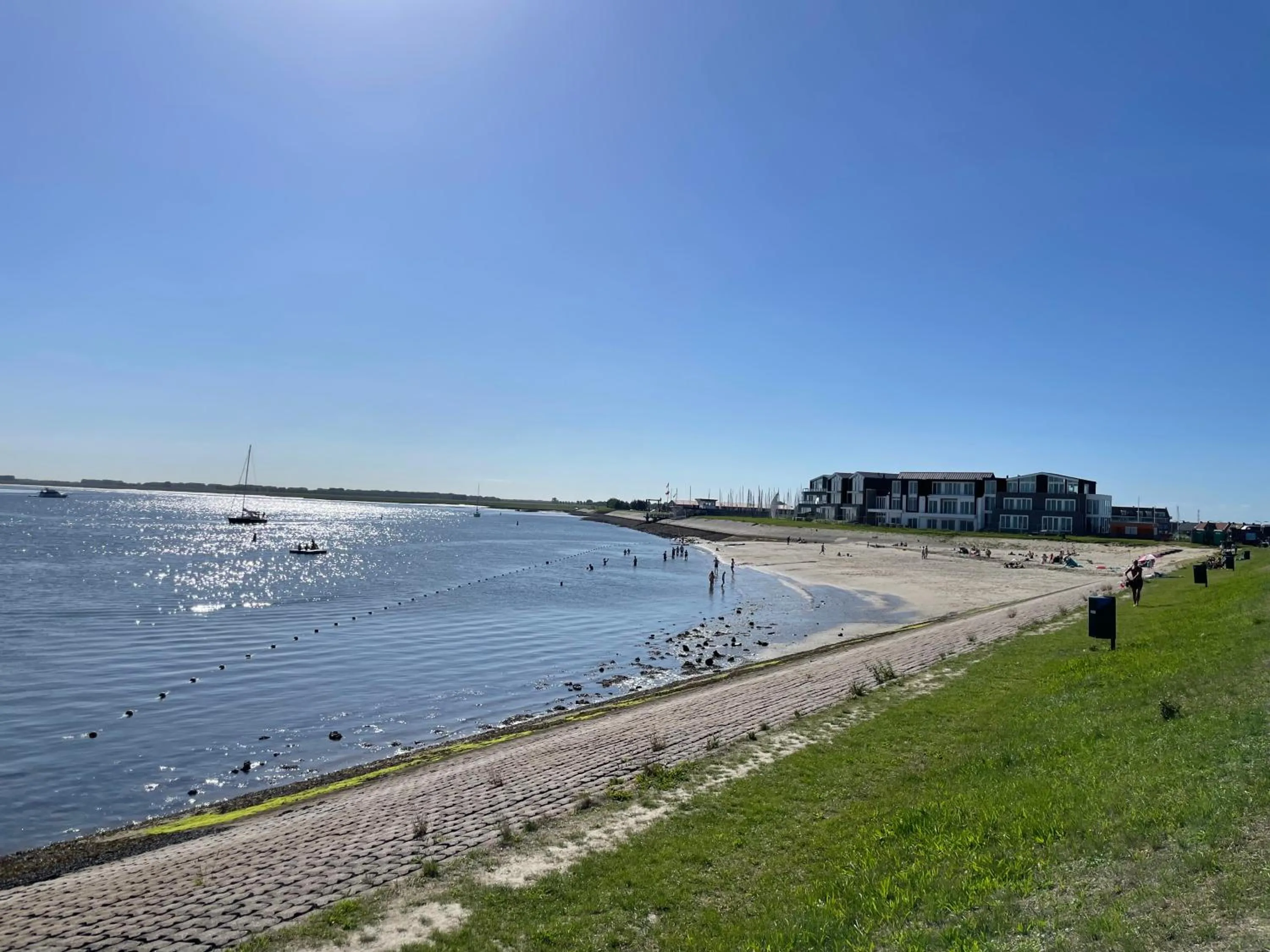 Beach in De Roos chalet 174