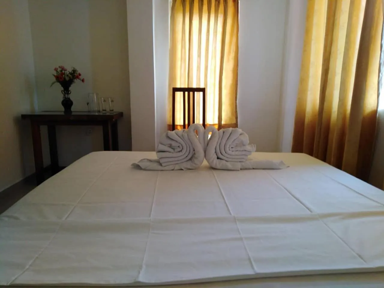 Photo of the whole room, Bed in The Finz