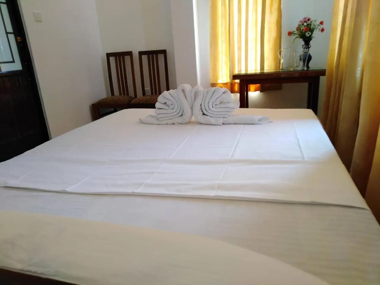 Bedroom, Bed in The Finz