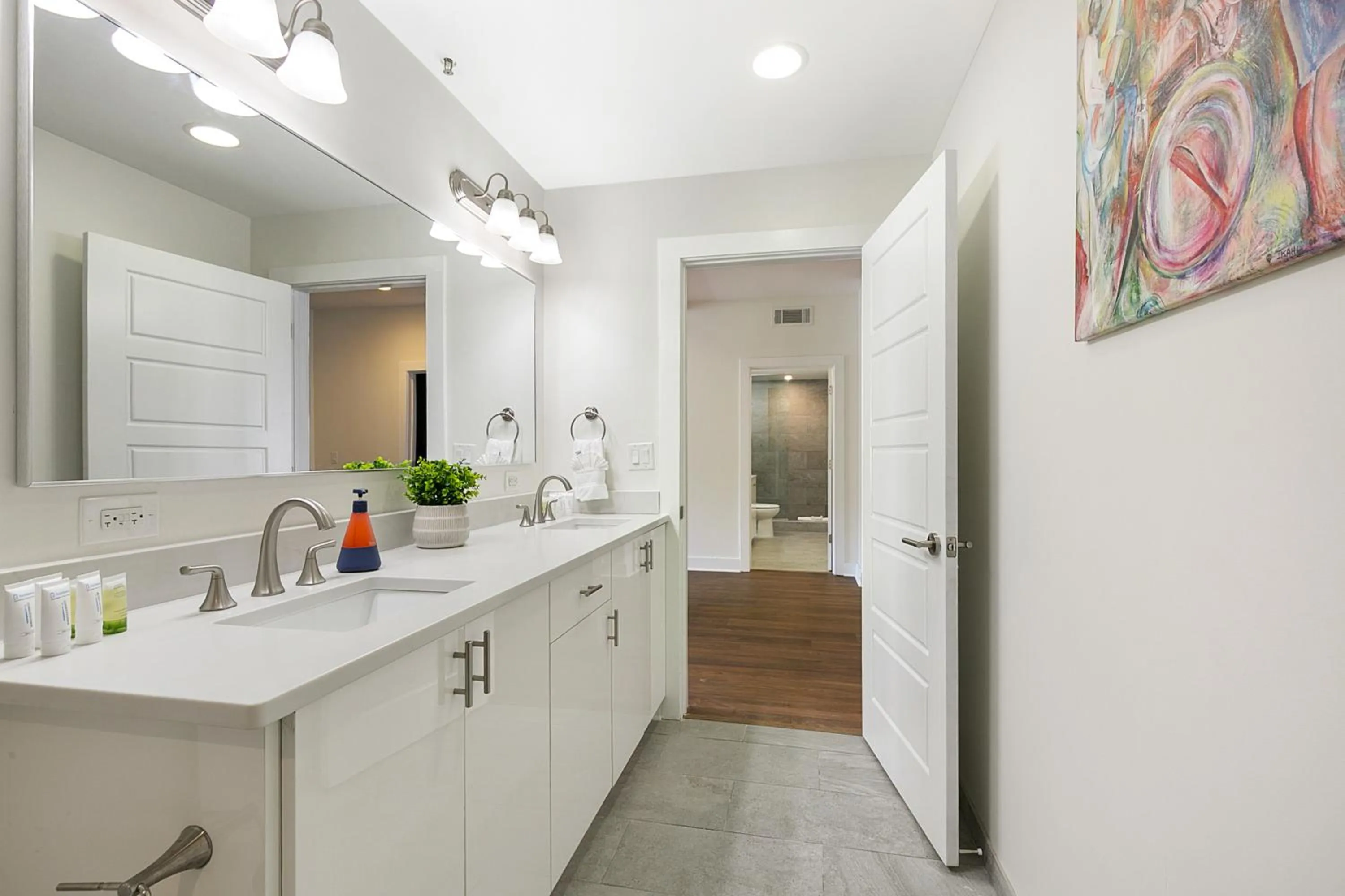 Bathroom in Modern & Fully Furnished Apartments in the Heart of the City