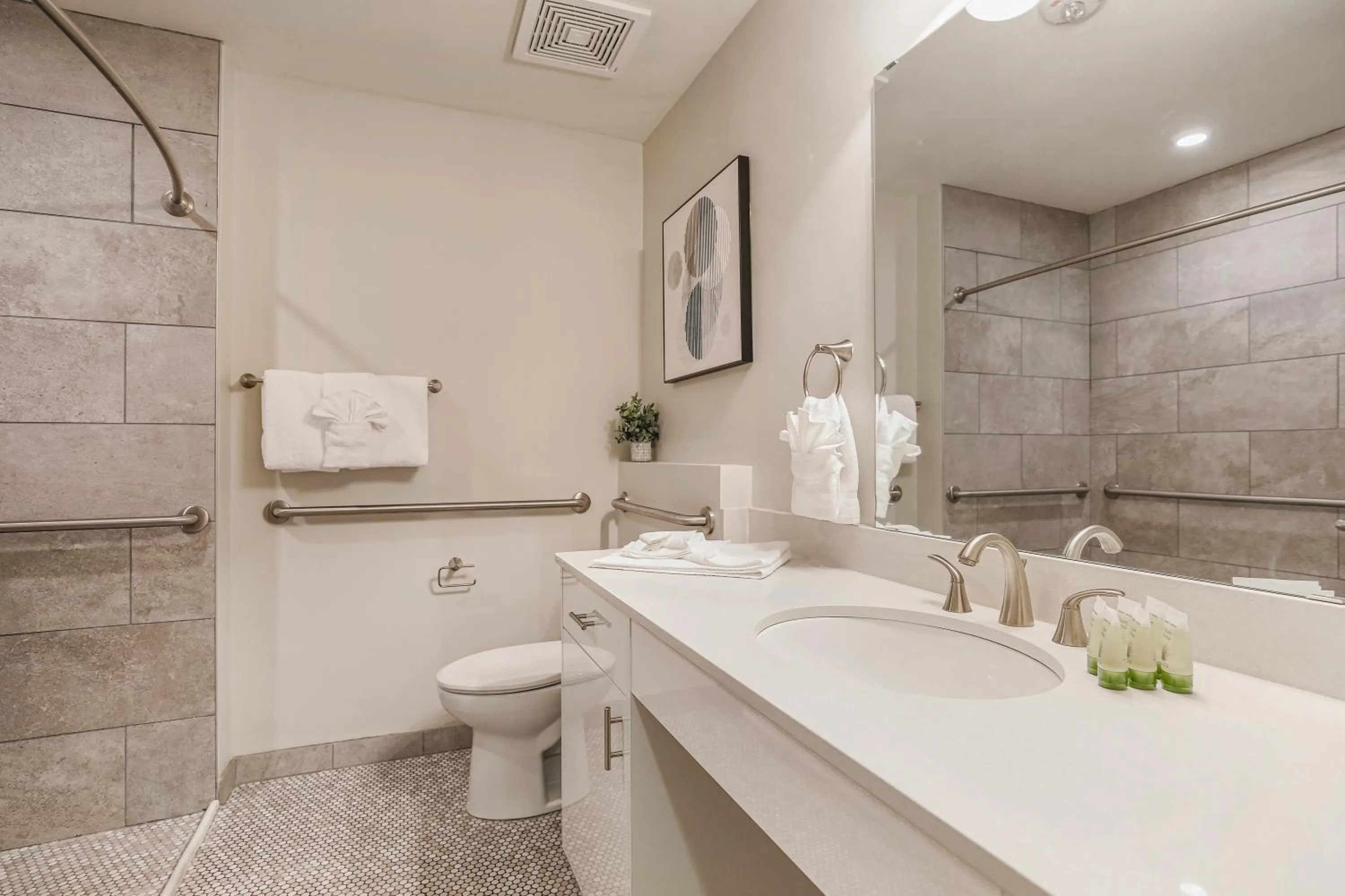 Bathroom in Modern & Fully Furnished Apartments in the Heart of the City