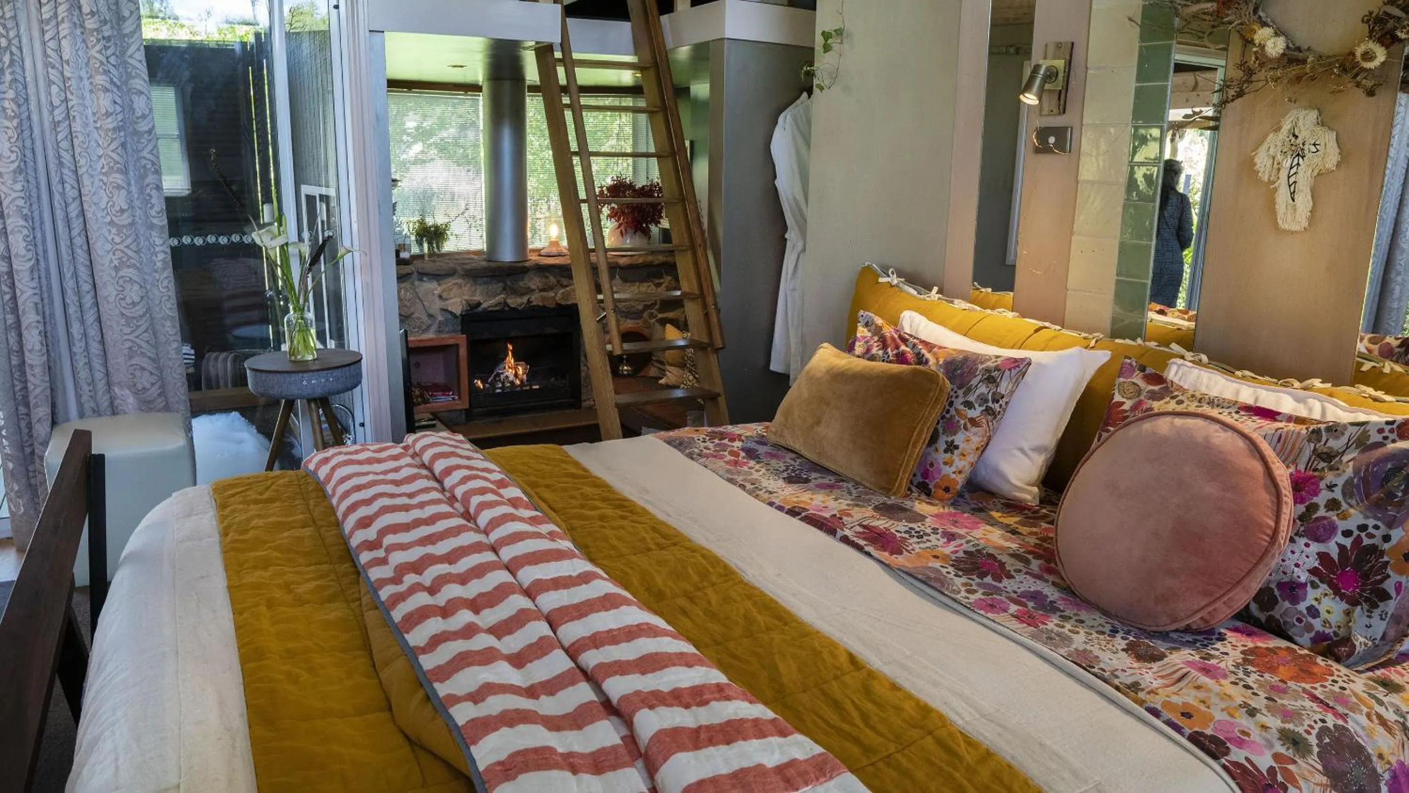 Hot Tub, Bed in Dreamers