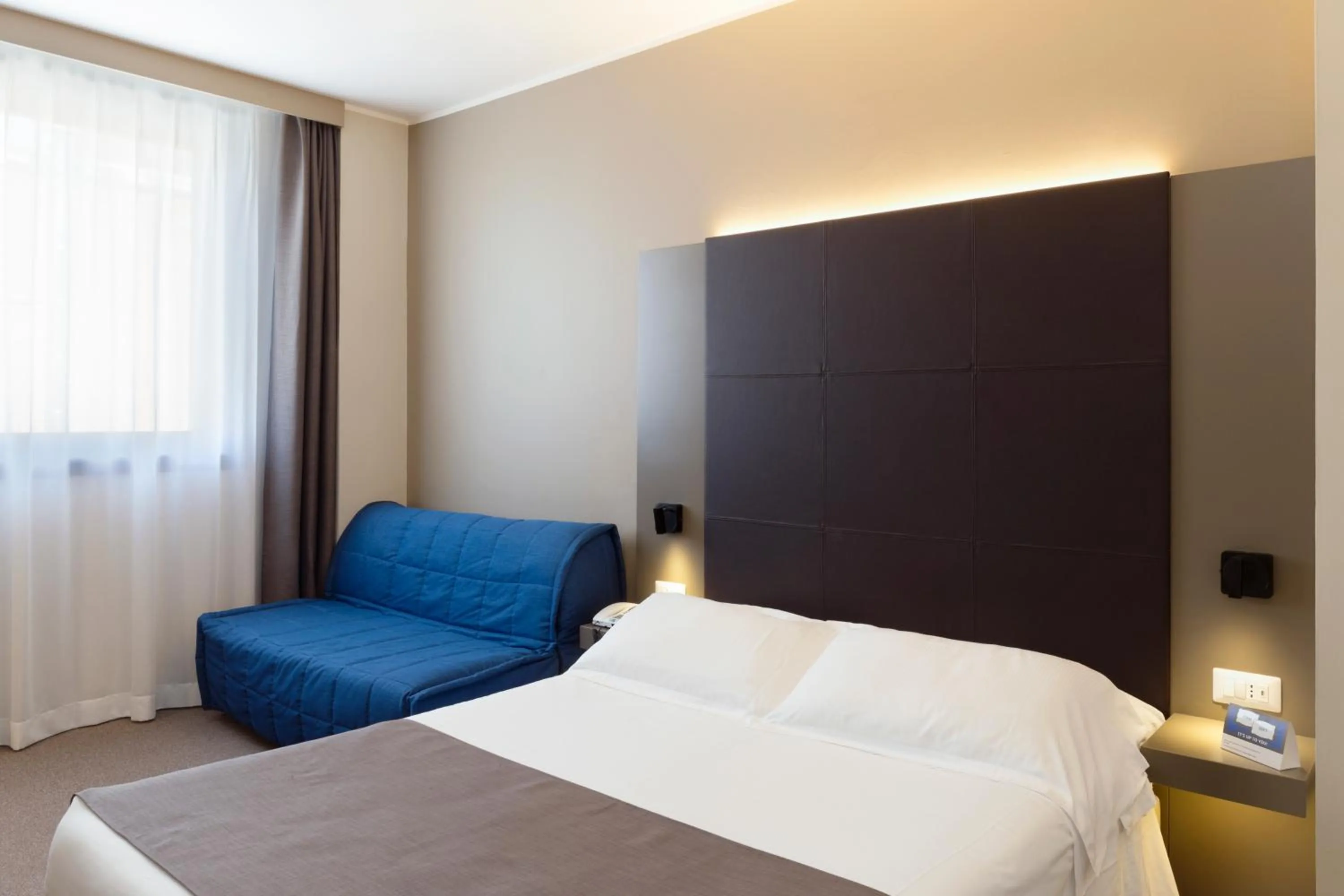 Bed in City Hotel & Suites