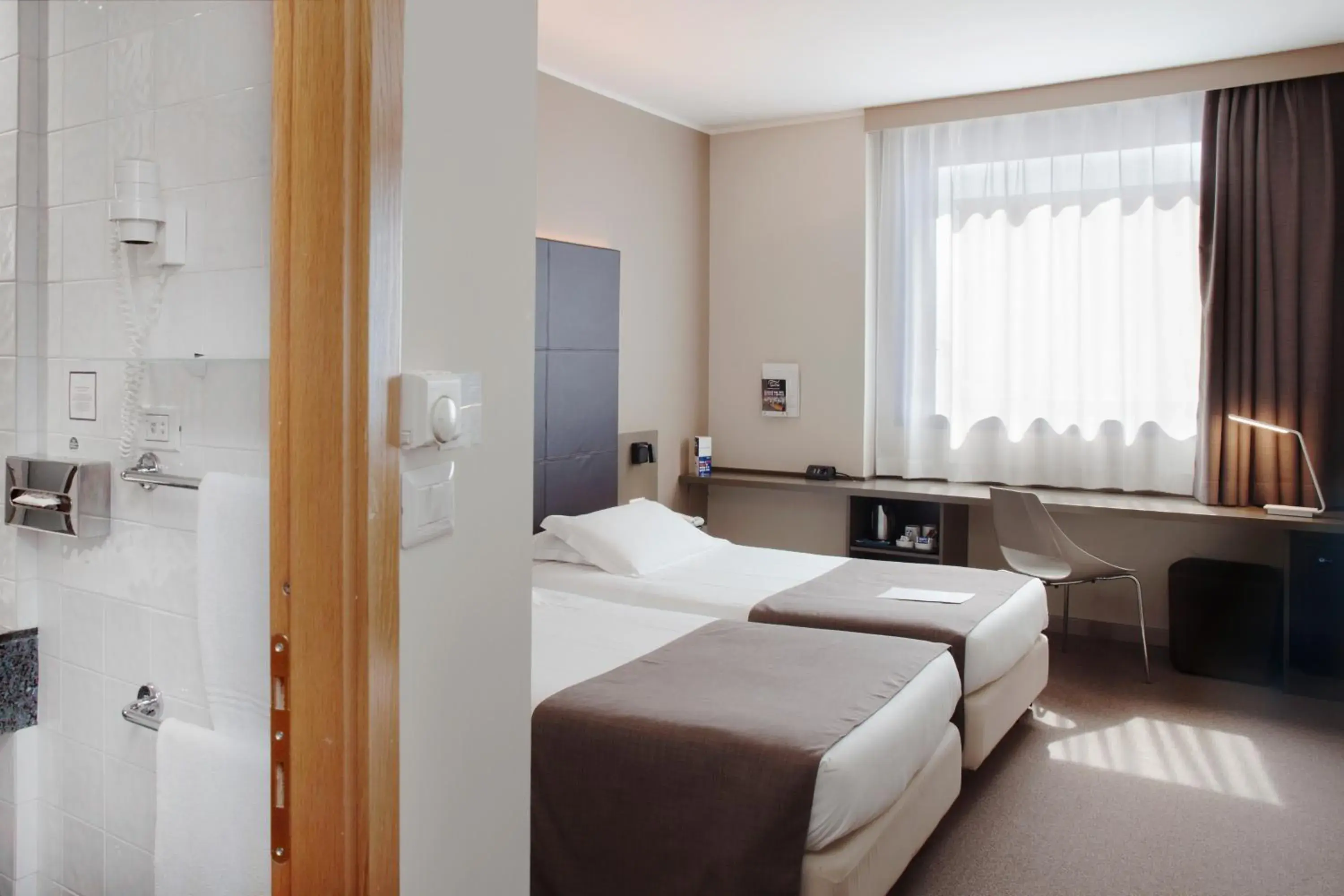 Superior Twin Room in City Hotel & Suites Superior Twin Room in City Hotel & Suites