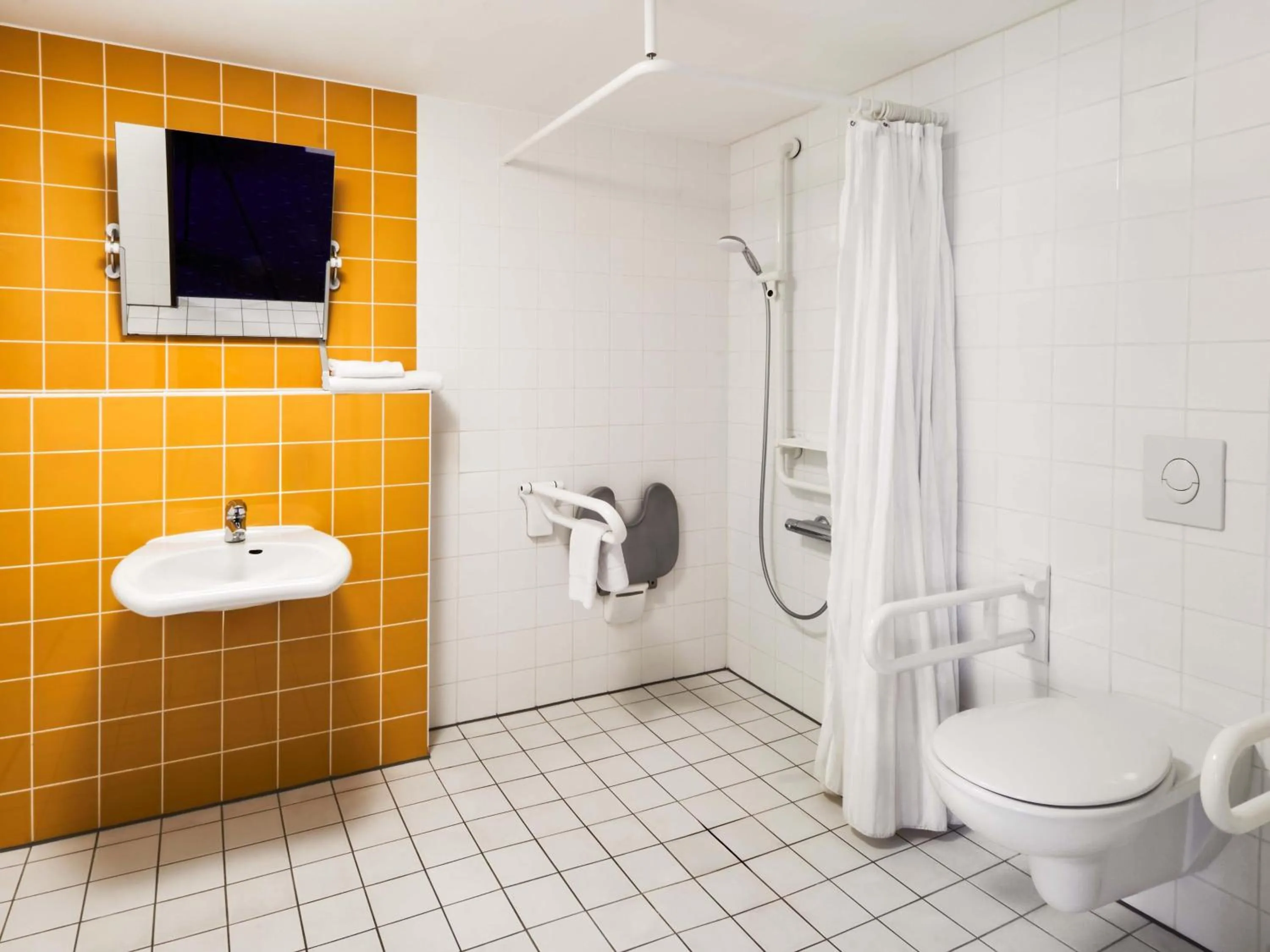 Bathroom in B&B Hotel Mainz-Hechtsheim