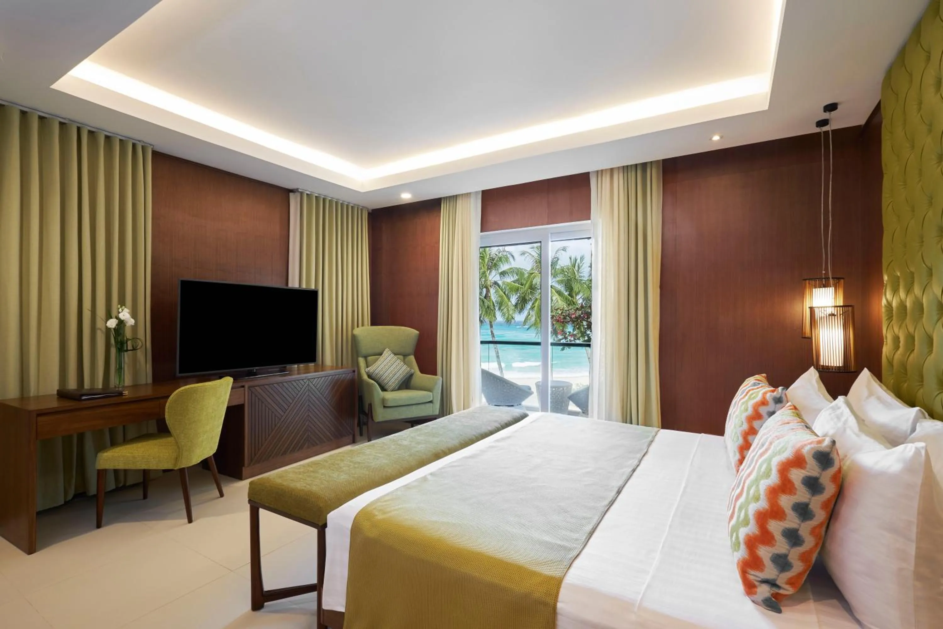 TV and multimedia, Bed in Movenpick Resort & Spa Boracay