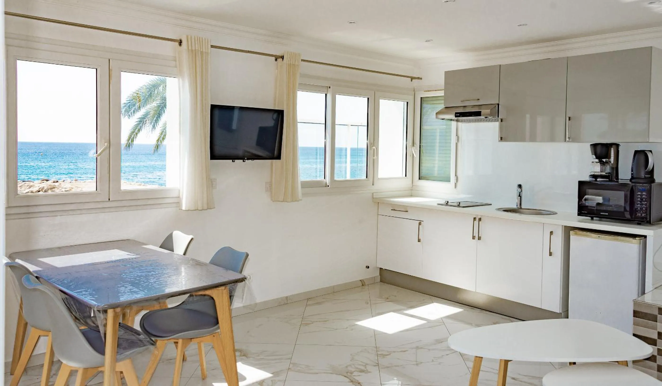 Dining area in Hotel et Appartements Reine D'Azur
