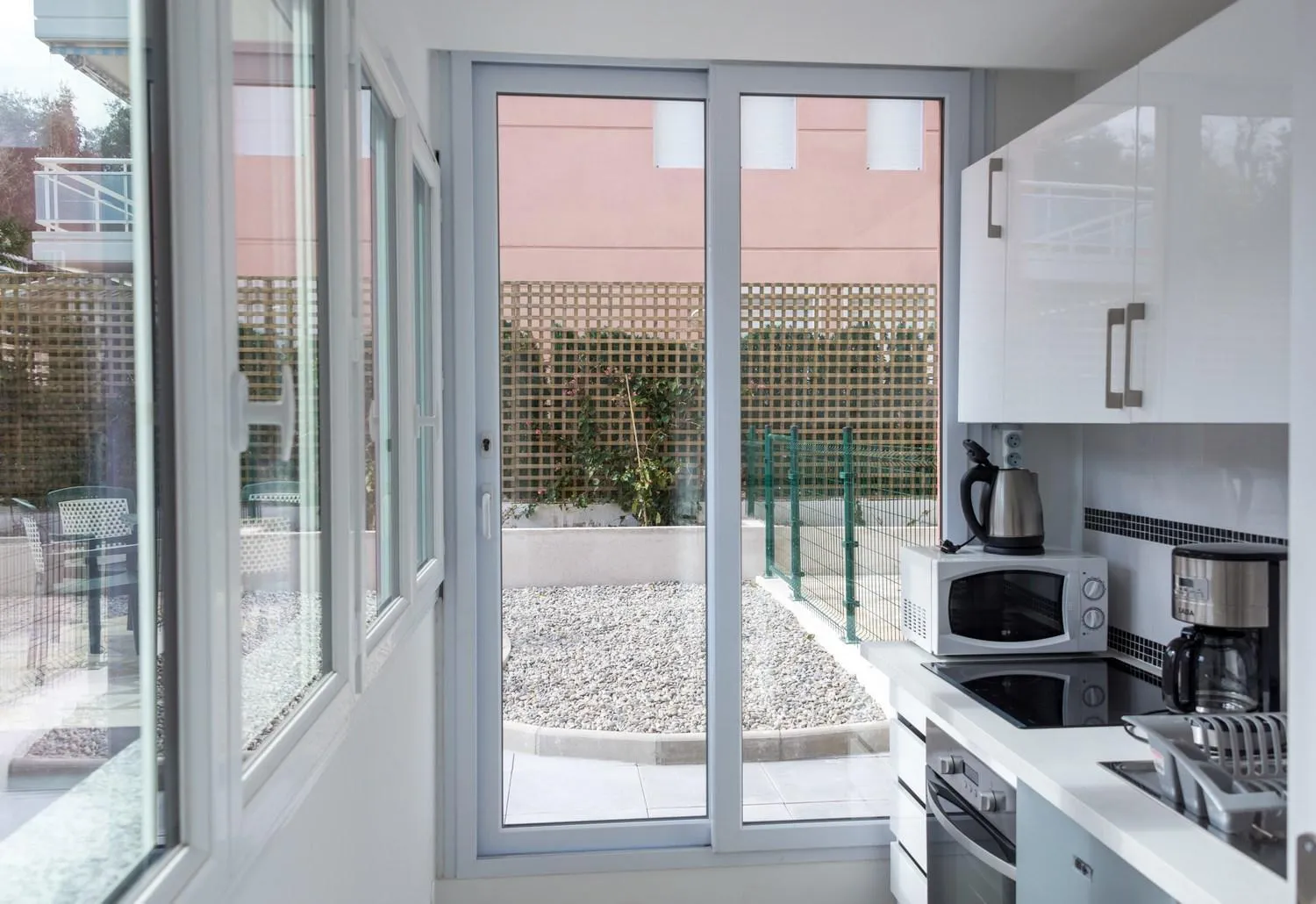 Kitchen or kitchenette in Hotel et Appartements Reine D'Azur