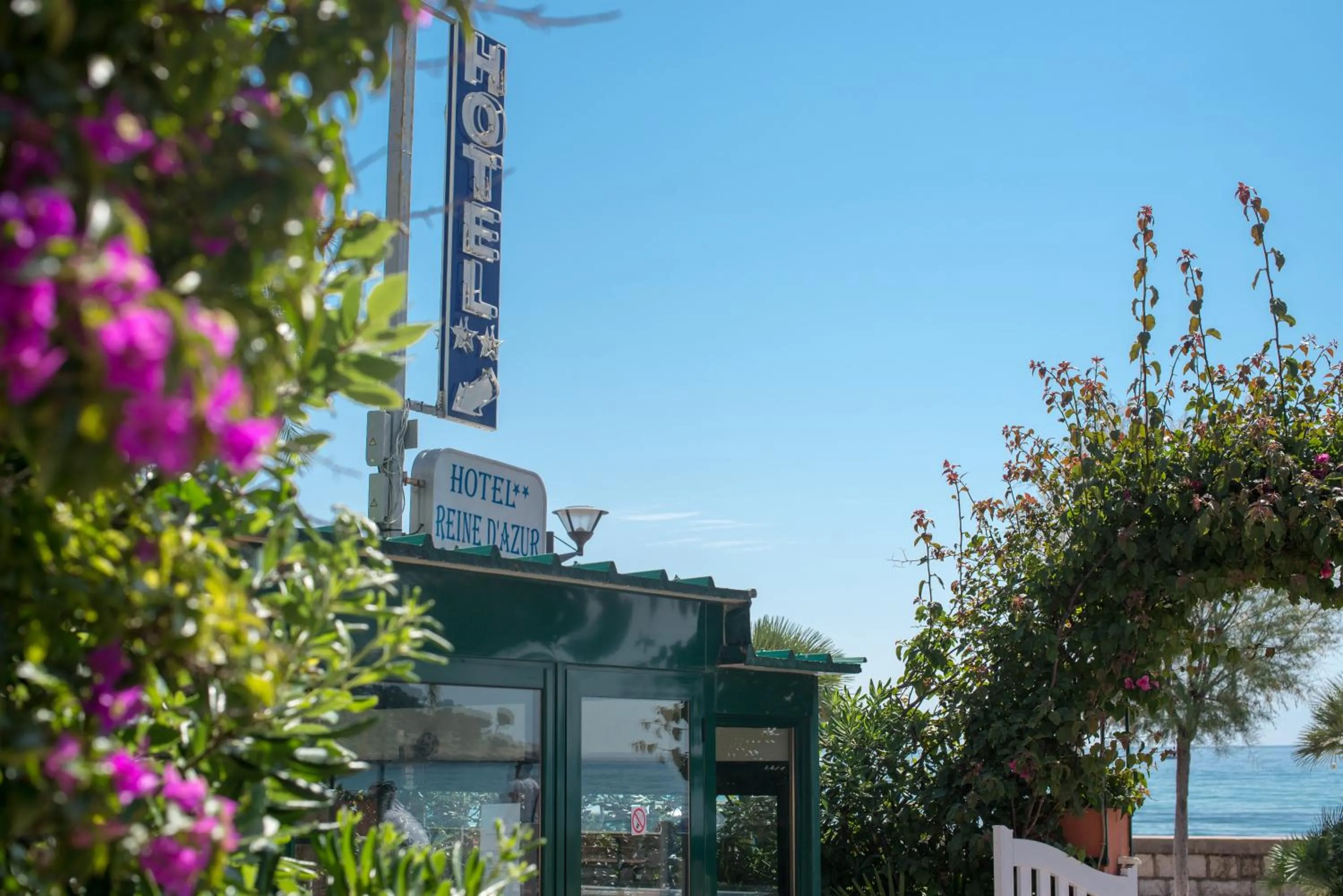 Facade/entrance in Hotel et Appartements Reine D'Azur