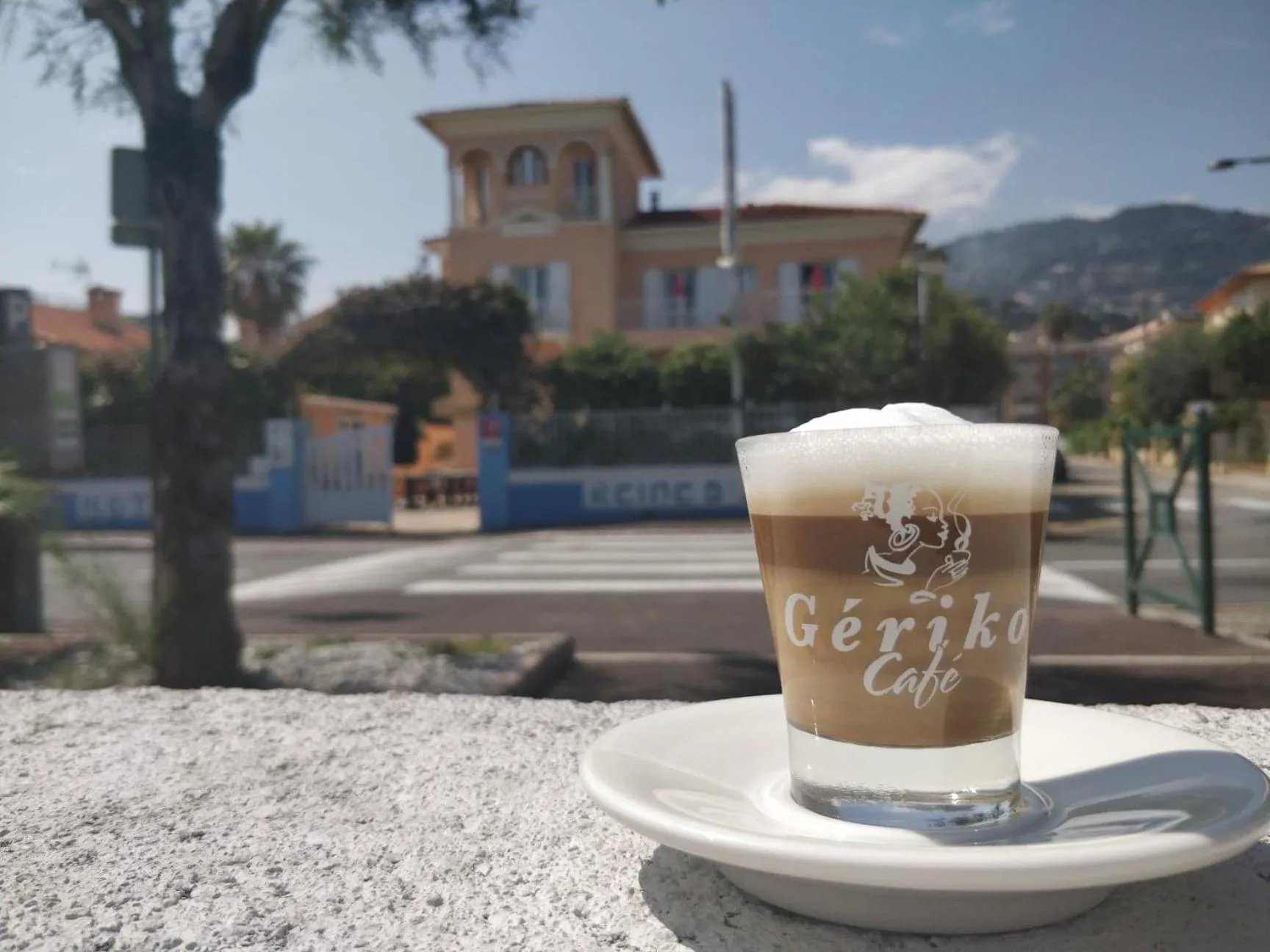 Buffet breakfast in Hotel et Appartements Reine D'Azur