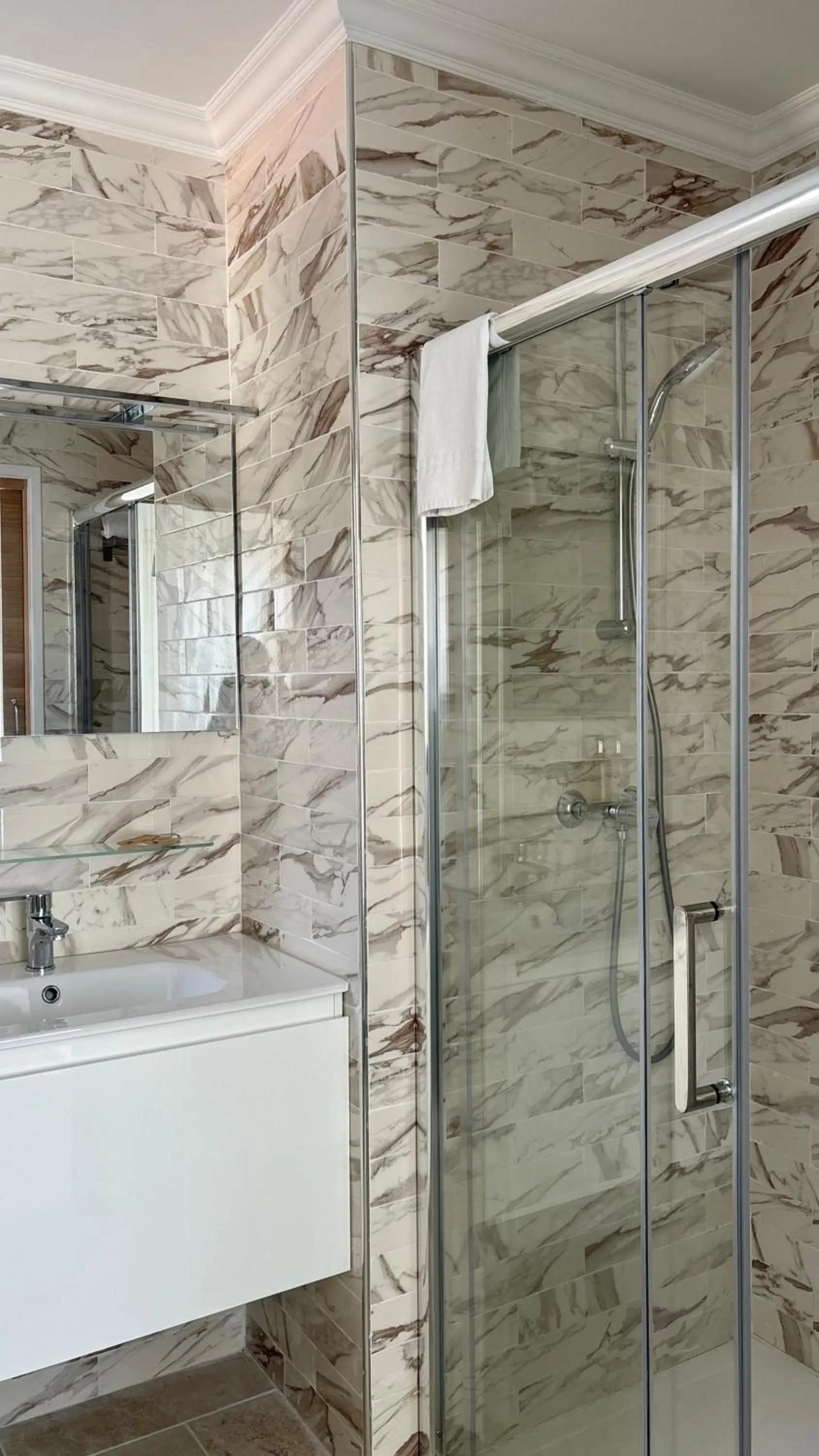 Hotel et Appartements Reine D'Azur