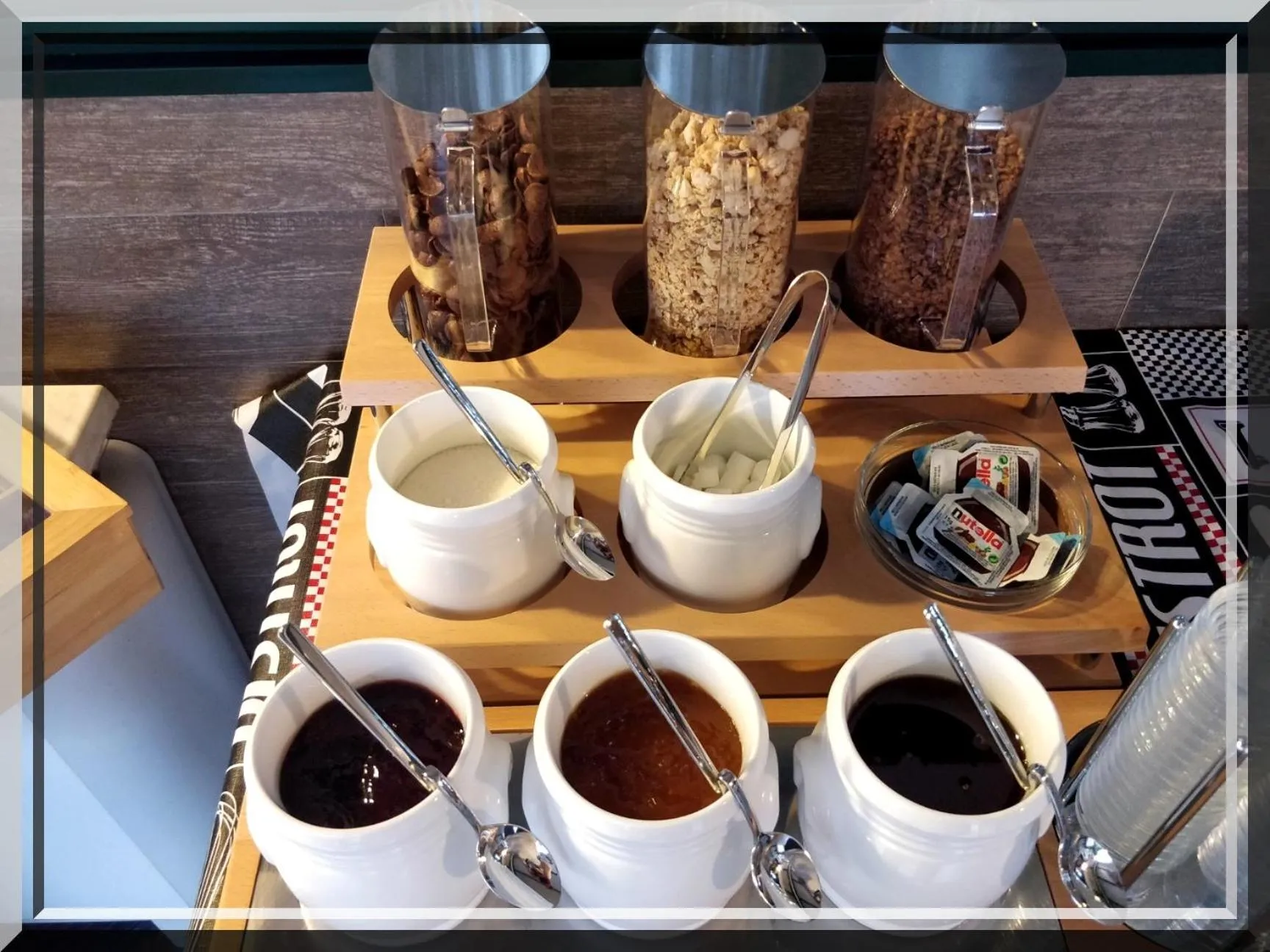 Buffet breakfast in Hotel et Appartements Reine D'Azur