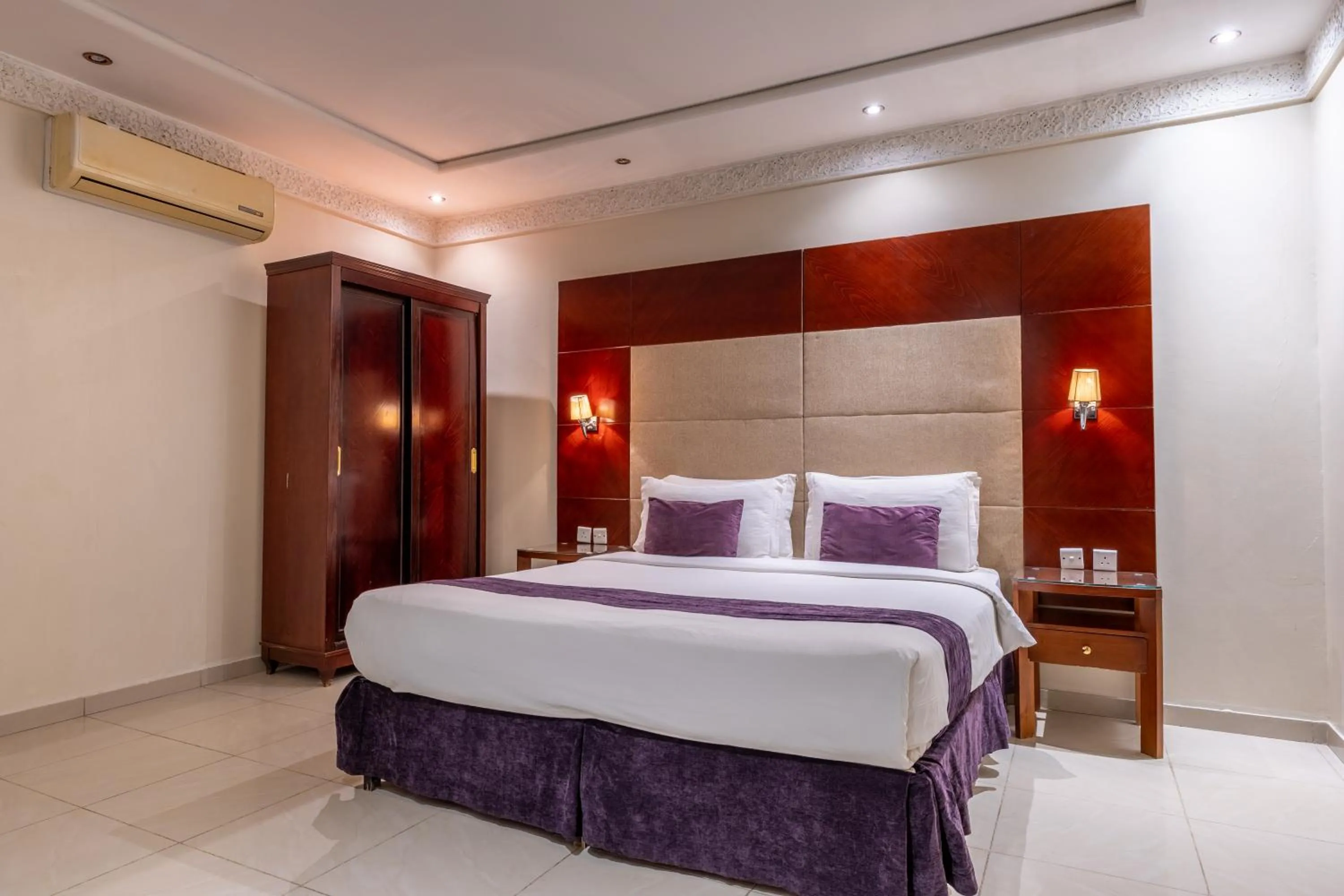 Bed in Dar NEYAARA SERVICED APARTMENTS