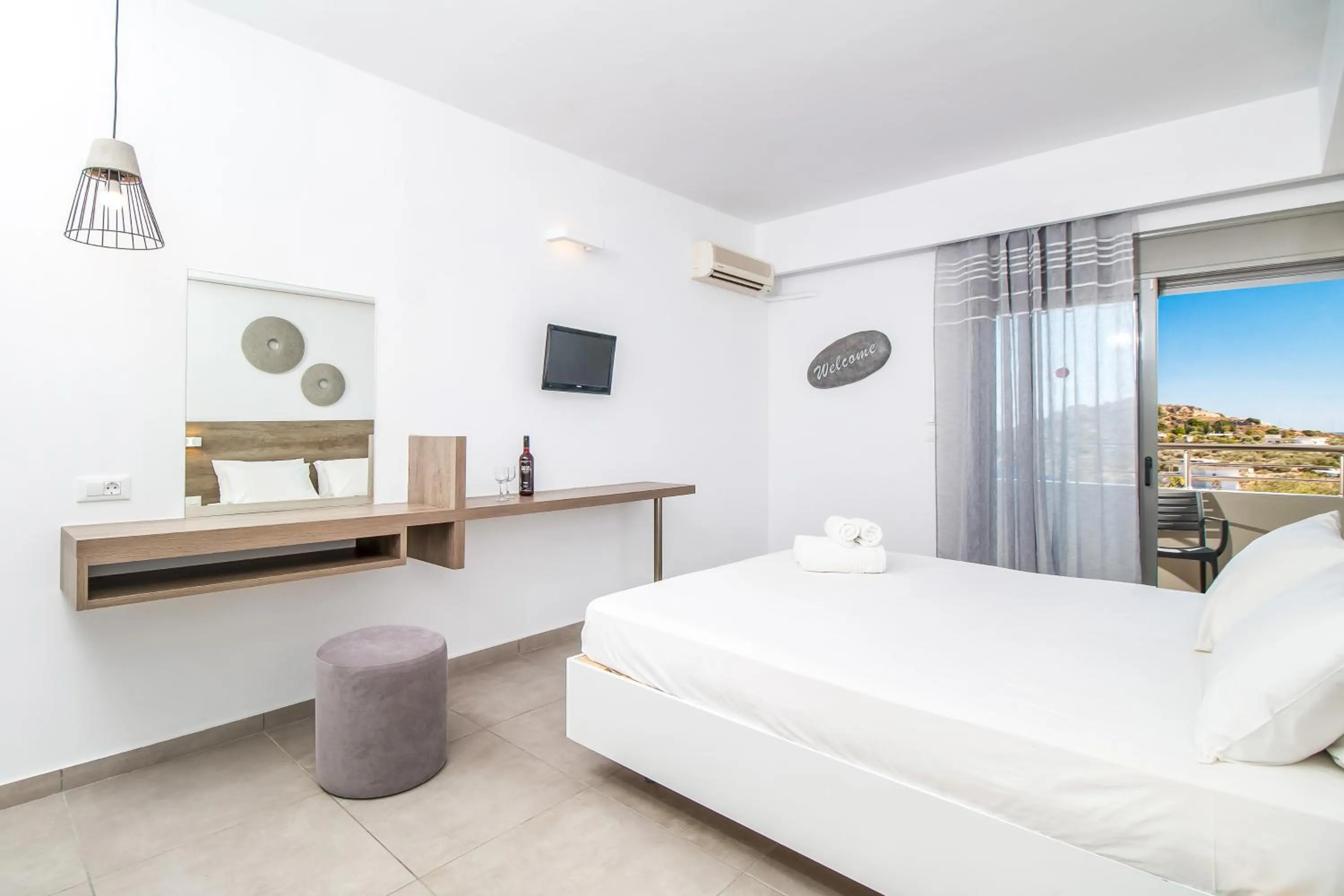 Photo of the whole room, Bed in Hillside Studios & Apartments