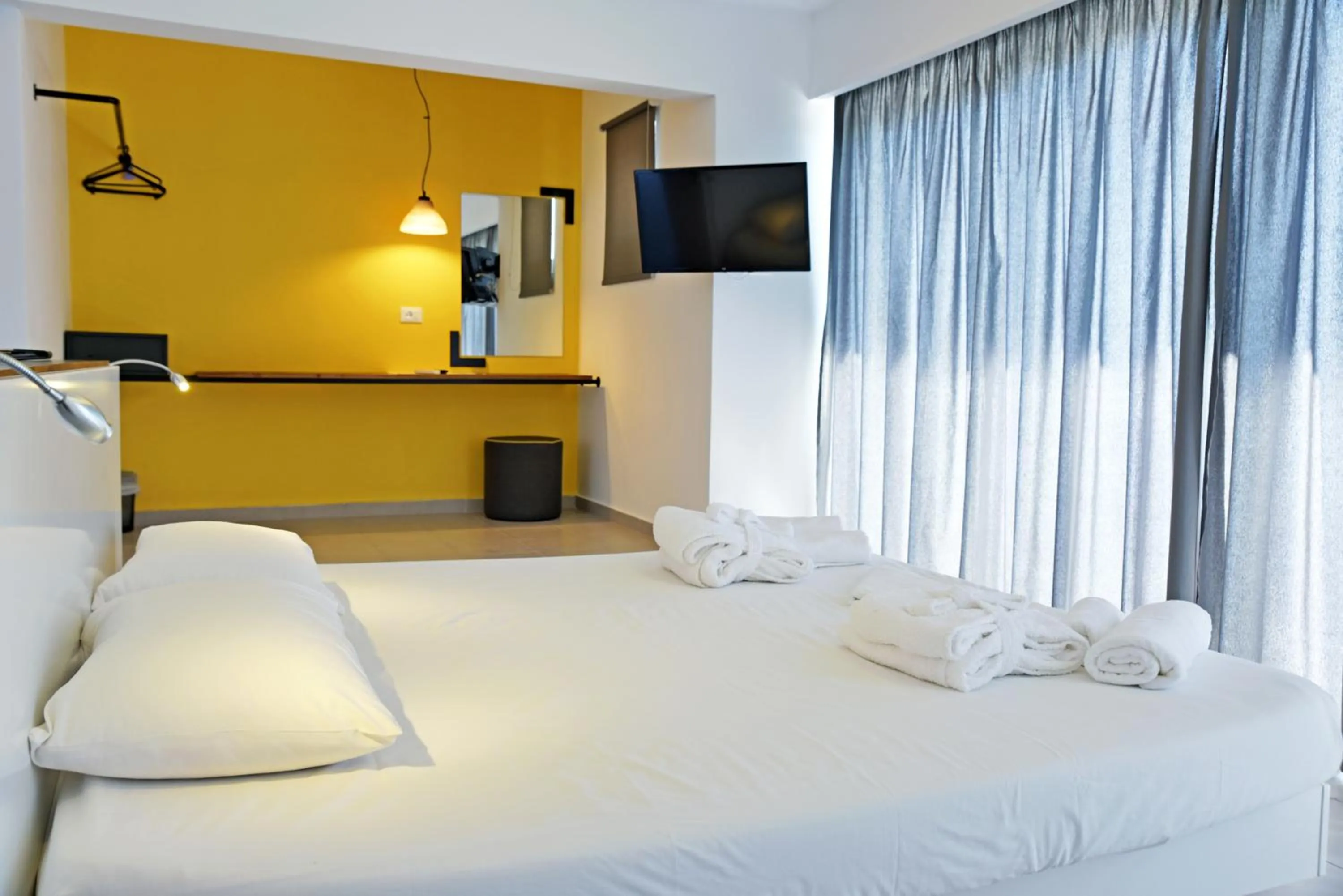 TV and multimedia, Bed in Hillside Studios & Apartments