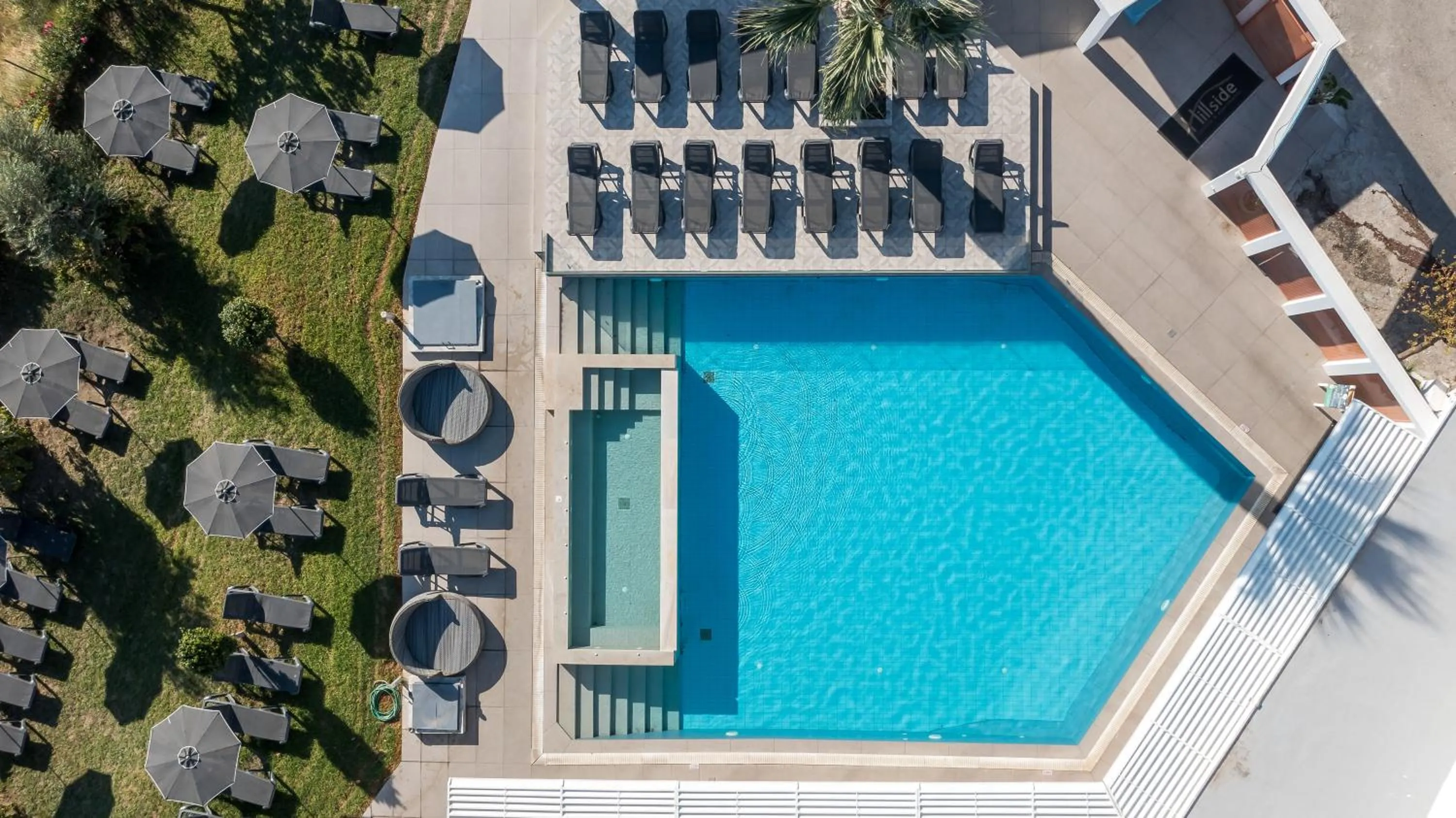 Property building in Hillside Studios & Apartments