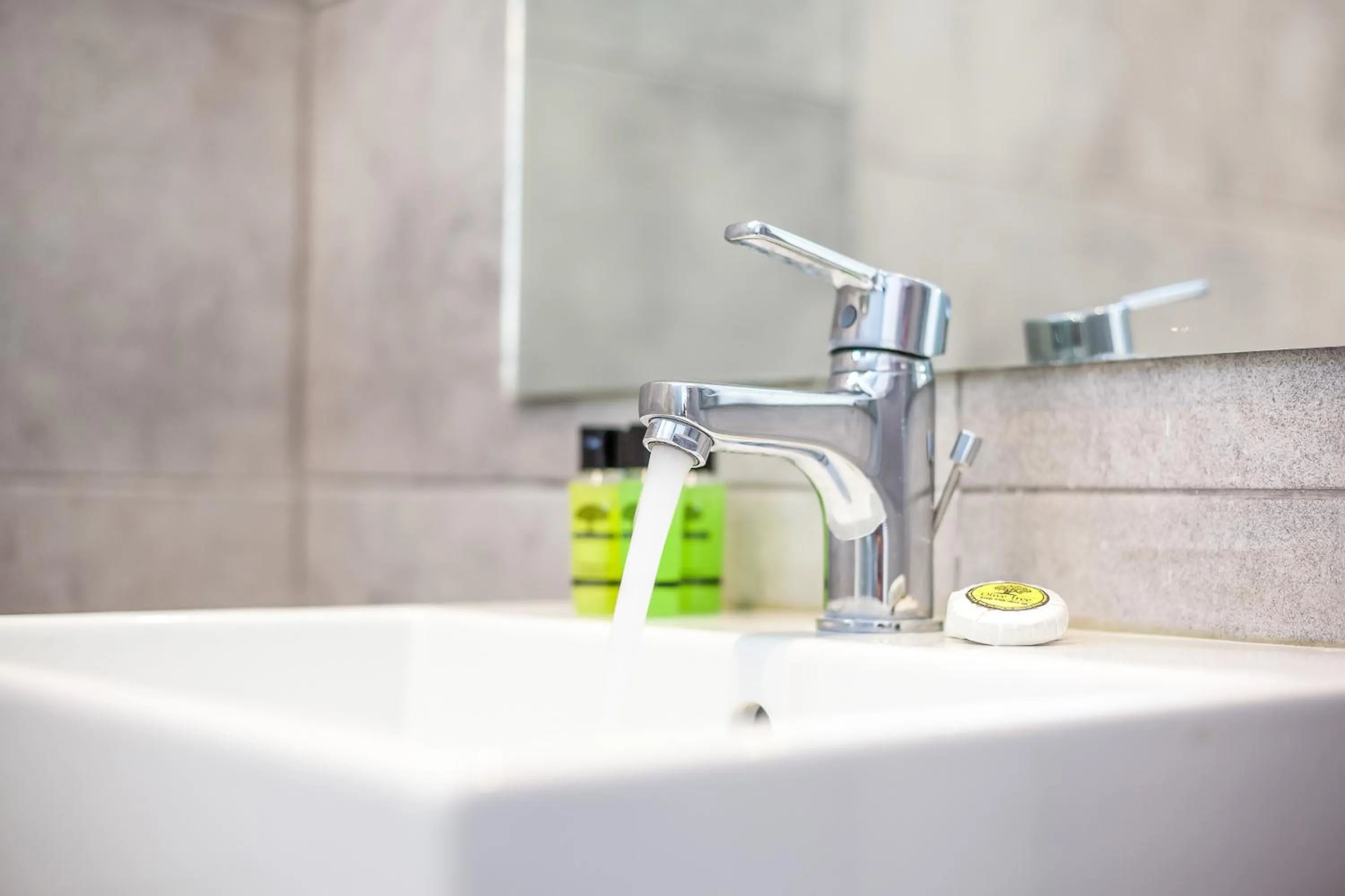 Bathroom in Hillside Studios & Apartments