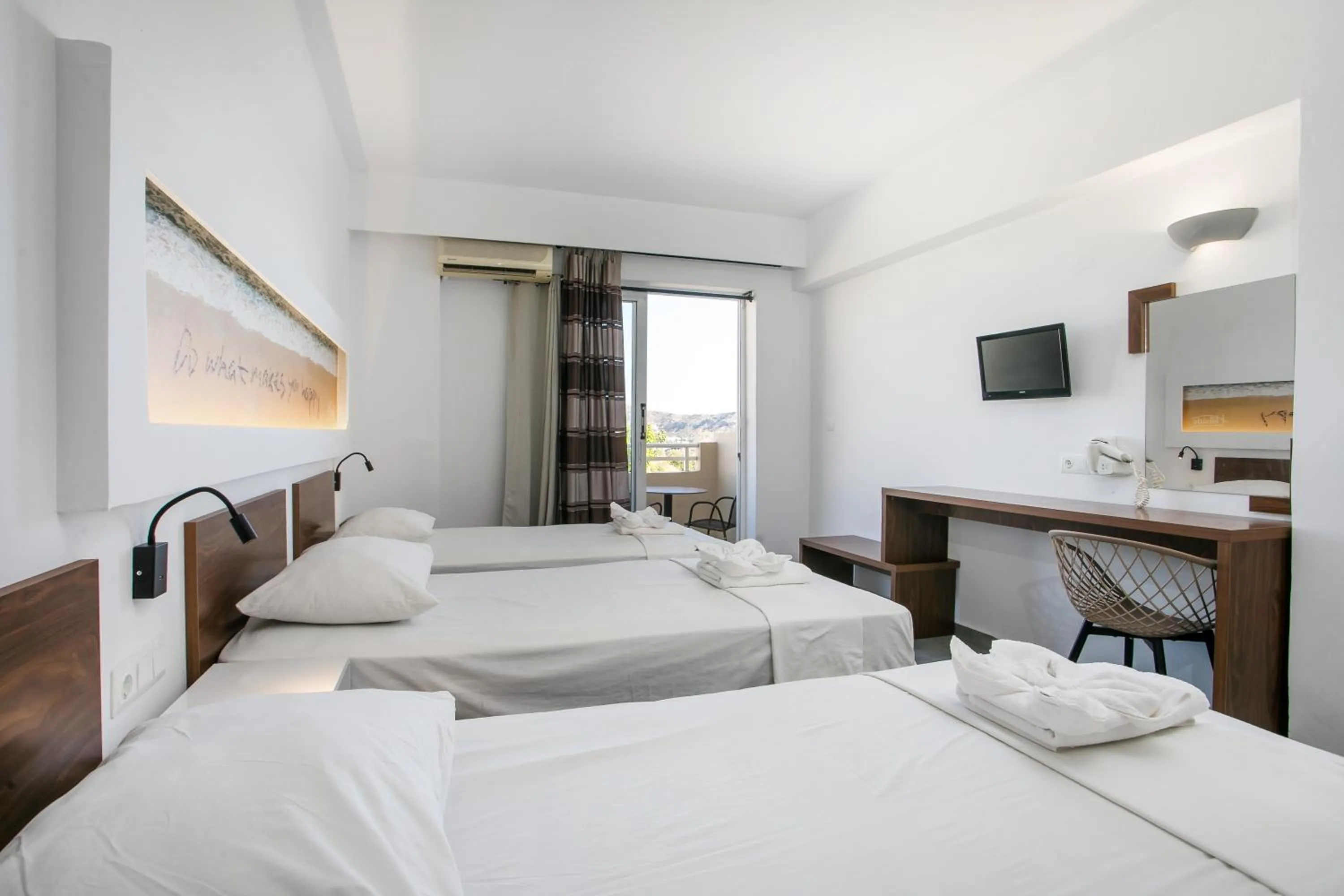 Bed in Hillside Studios & Apartments