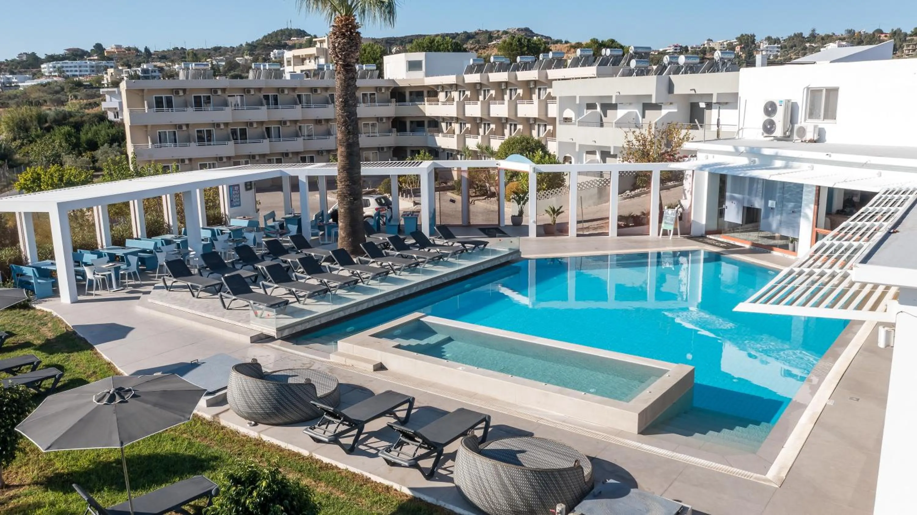 Restaurant/places to eat in Hillside Studios & Apartments