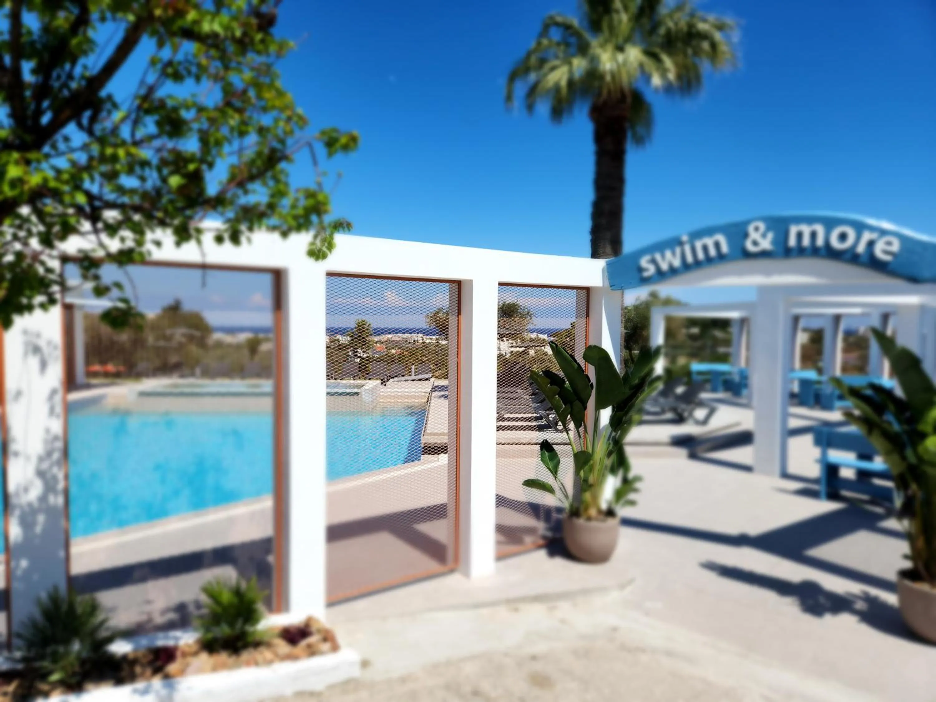 Restaurant/places to eat in Hillside Studios & Apartments