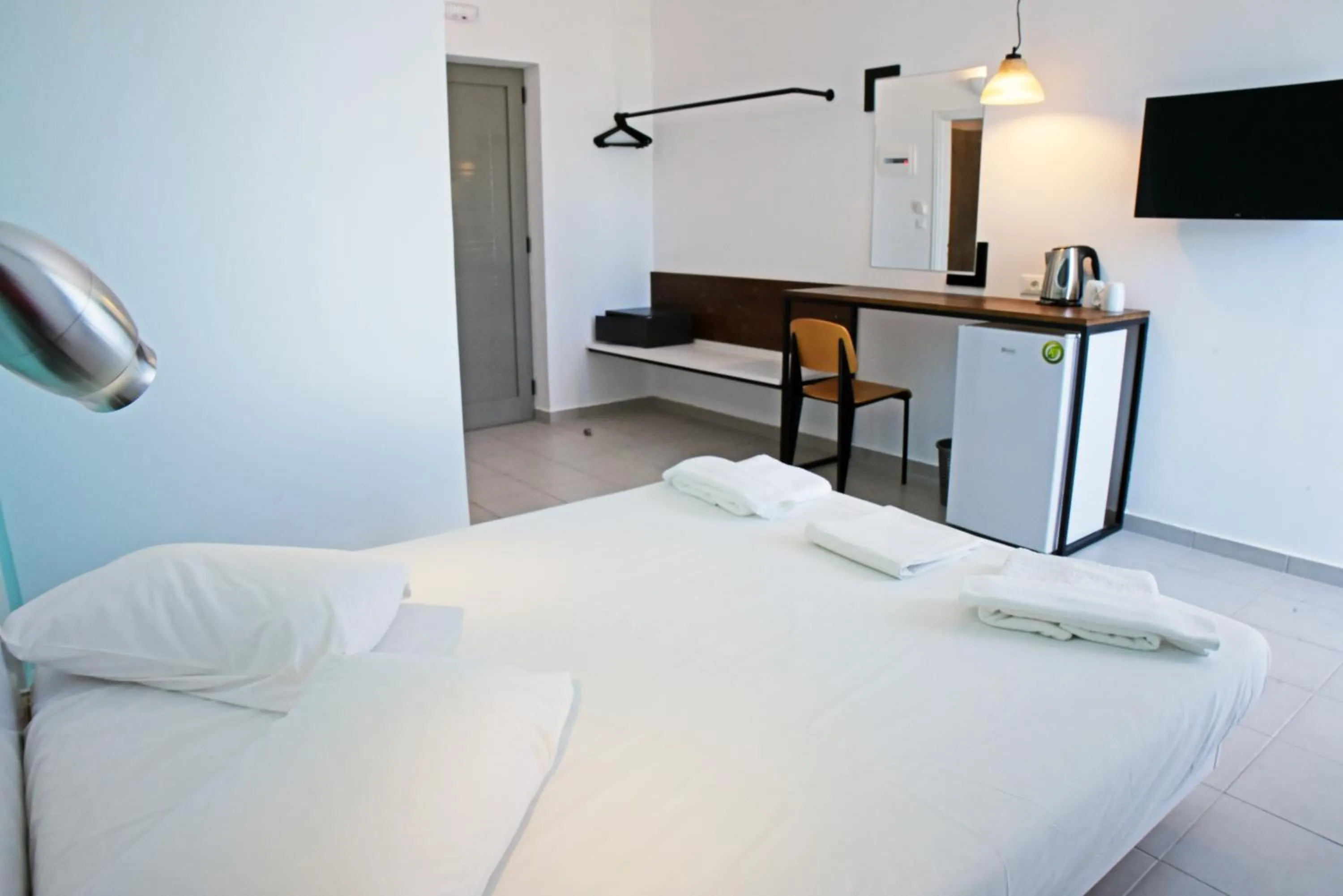 TV and multimedia, Bed in Hillside Studios & Apartments