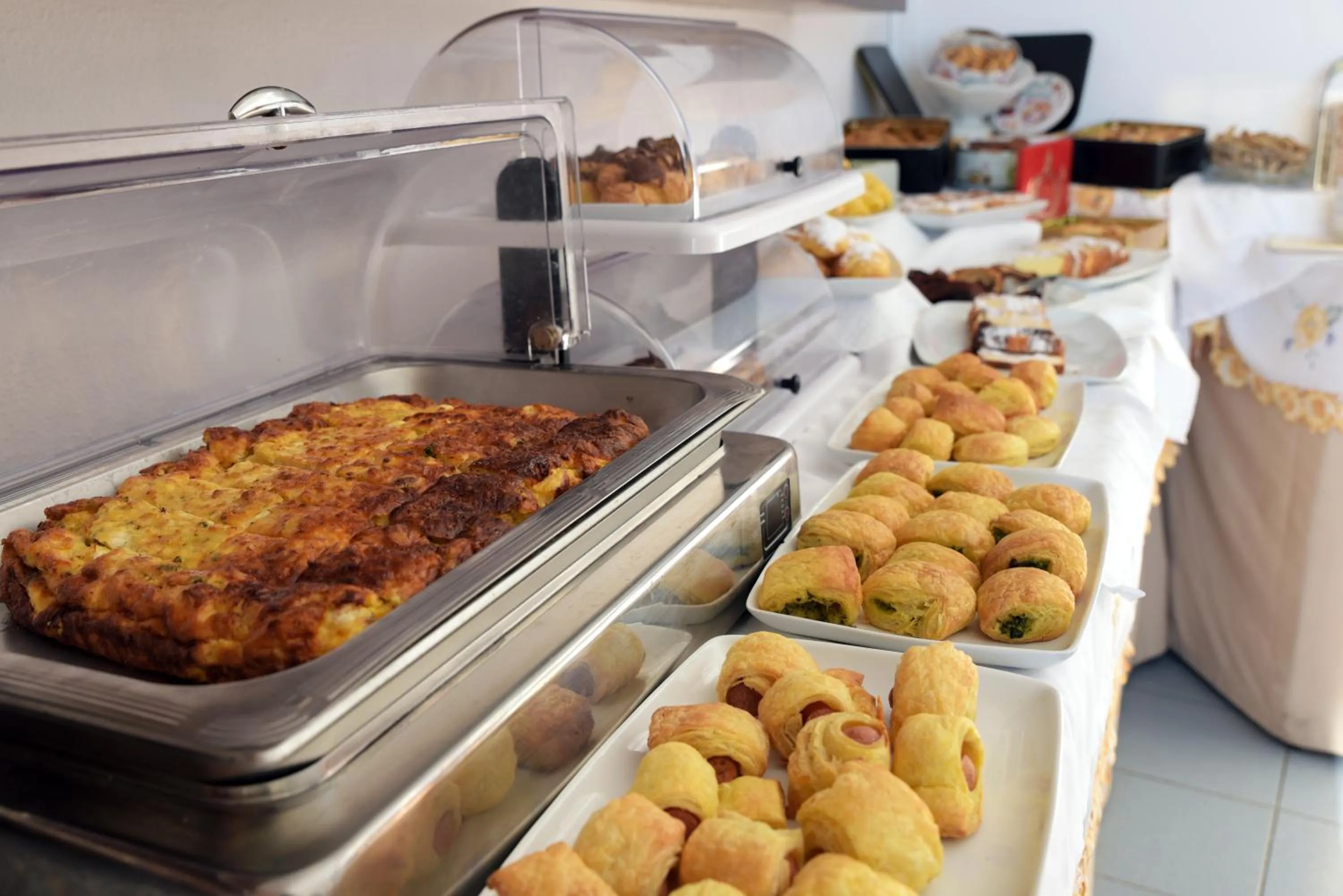 Buffet breakfast in Hillside Studios & Apartments