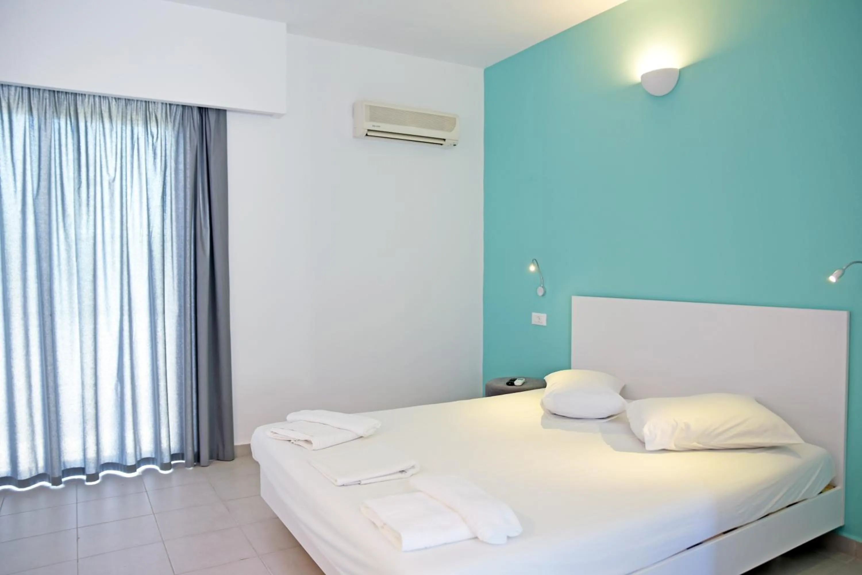 Photo of the whole room, Bed in Hillside Studios & Apartments