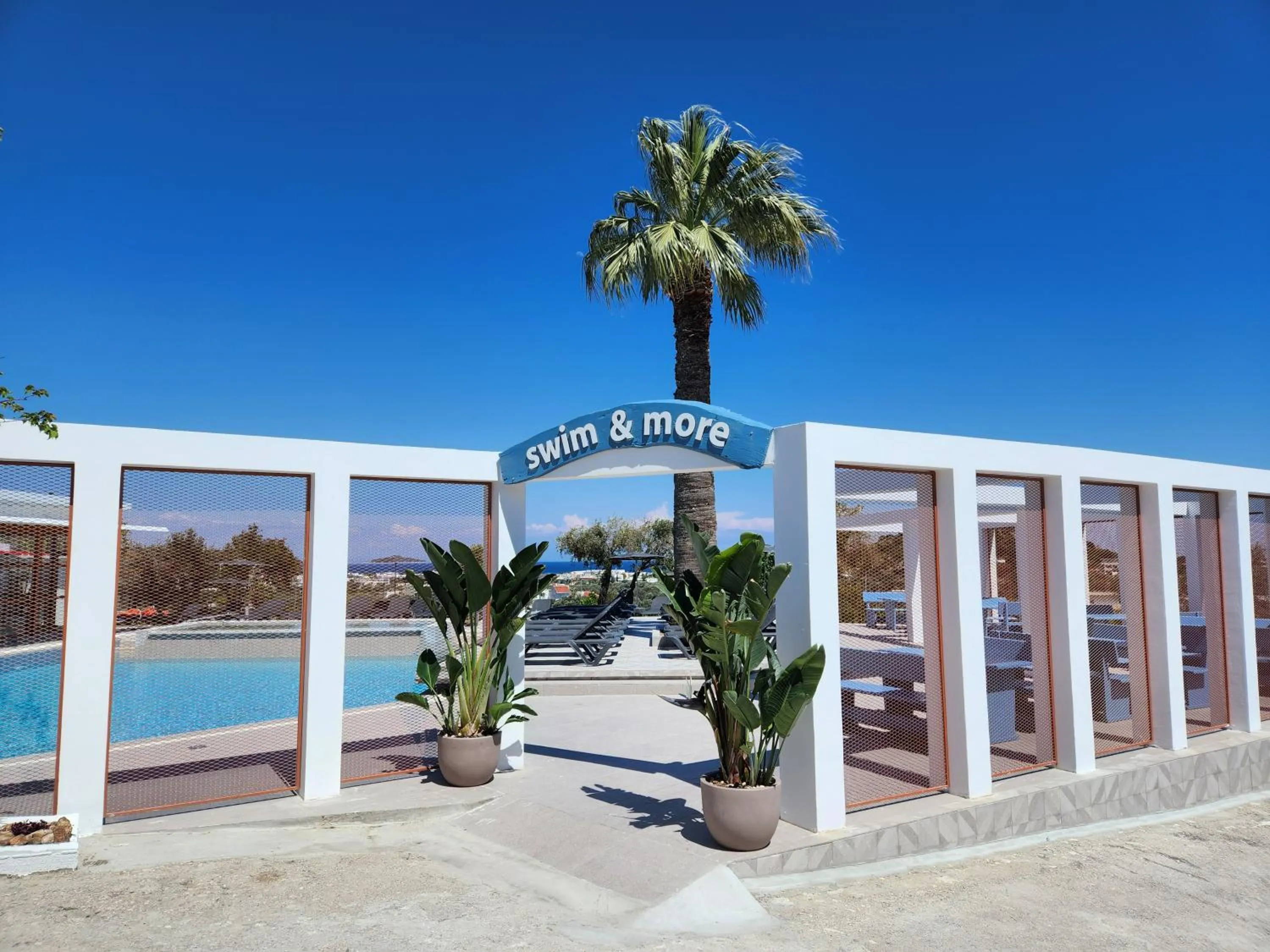 Property building in Hillside Studios & Apartments